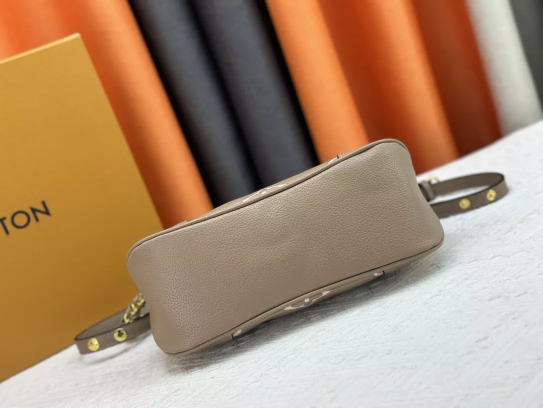 HighQuality 1207 Louis Vuitton AAA Quality Messenger Bags For Women