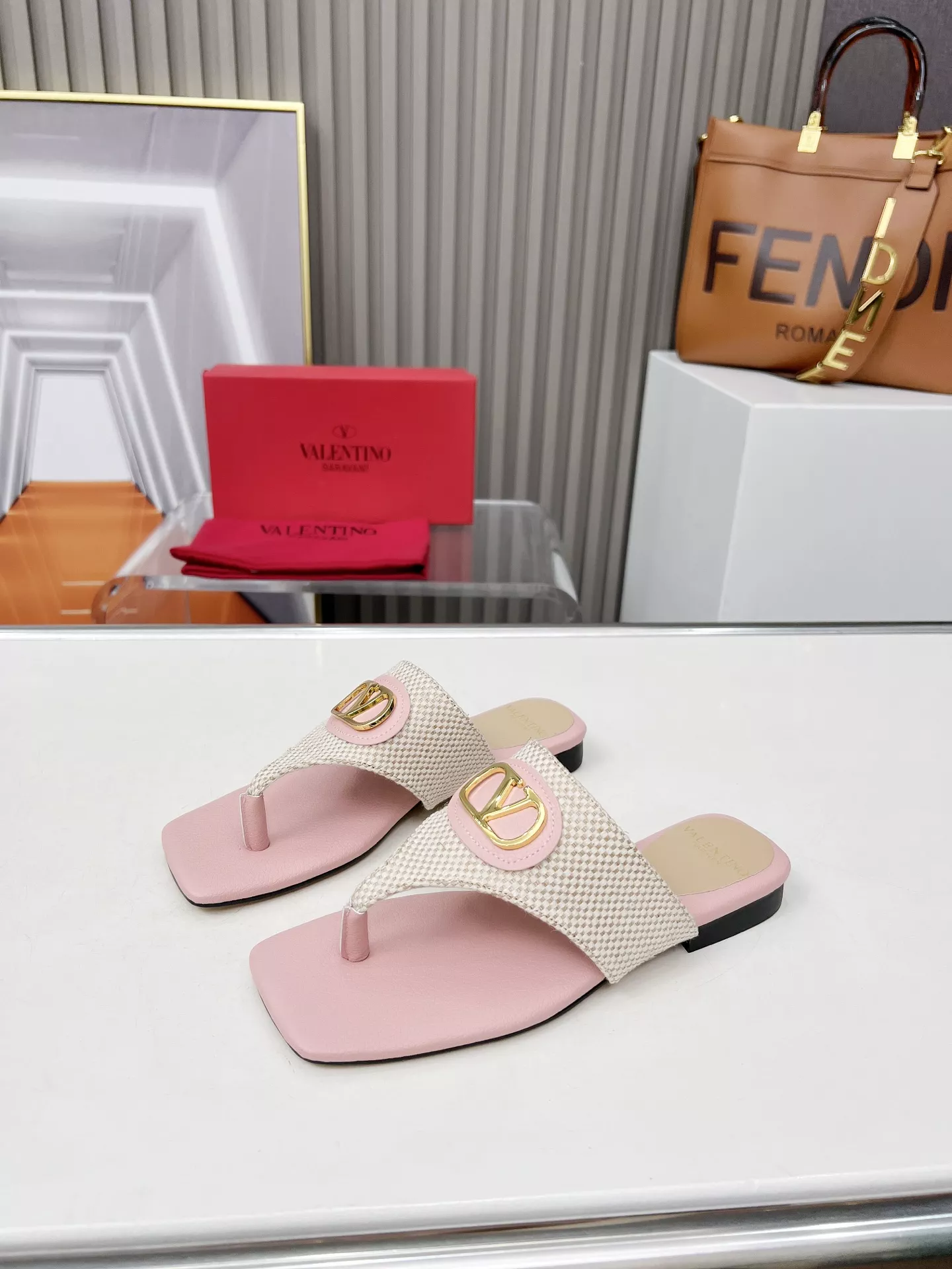 HighQuality 1593 Valentino Slippers For Women
