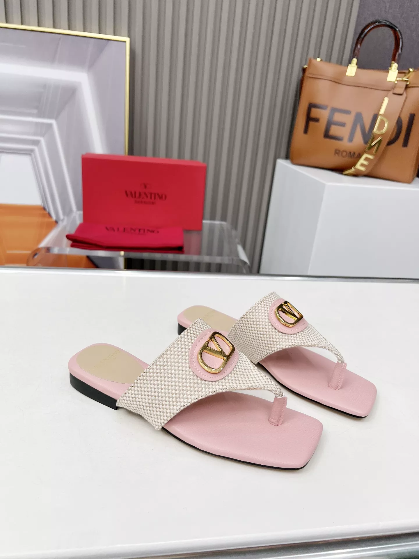 HighQuality 1593 Valentino Slippers For Women