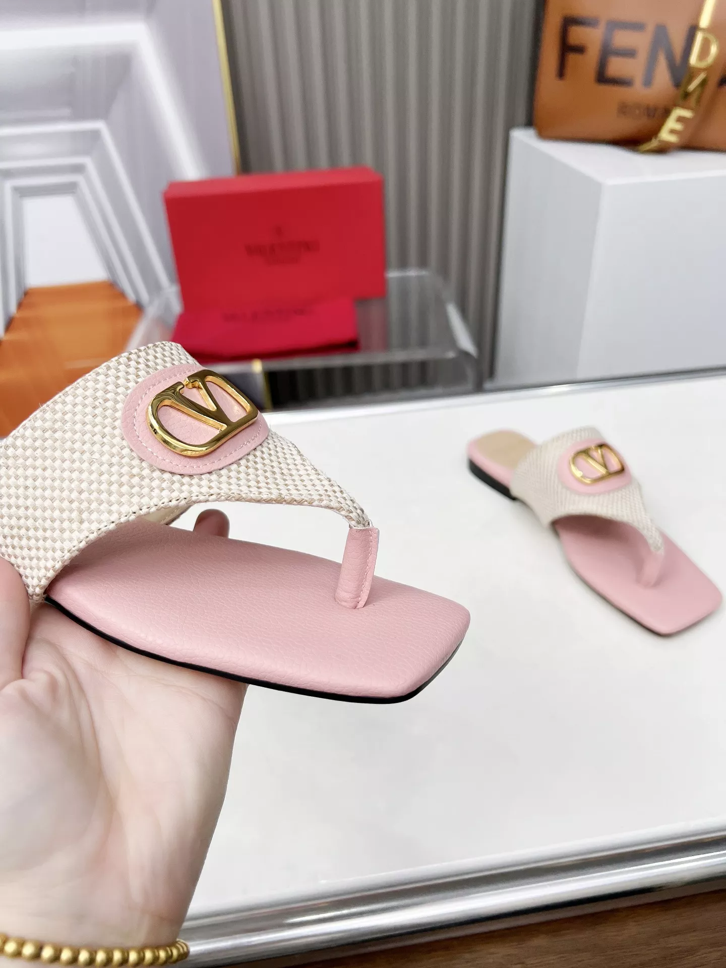 HighQuality 1593 Valentino Slippers For Women