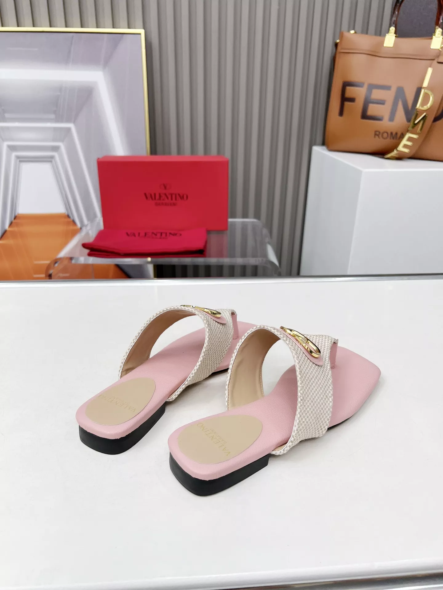 HighQuality 1593 Valentino Slippers For Women