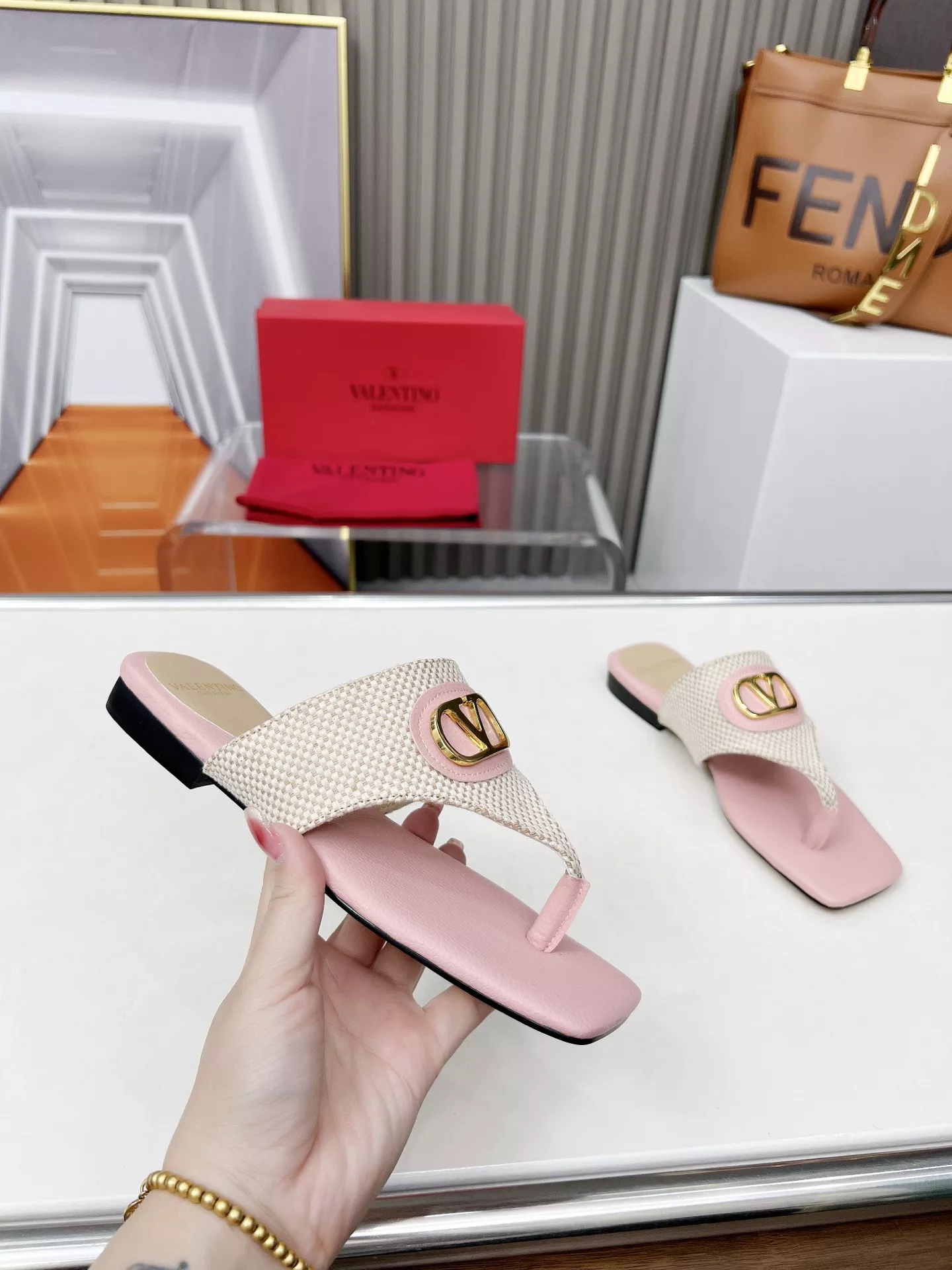 HighQuality 1593 Valentino Slippers For Women