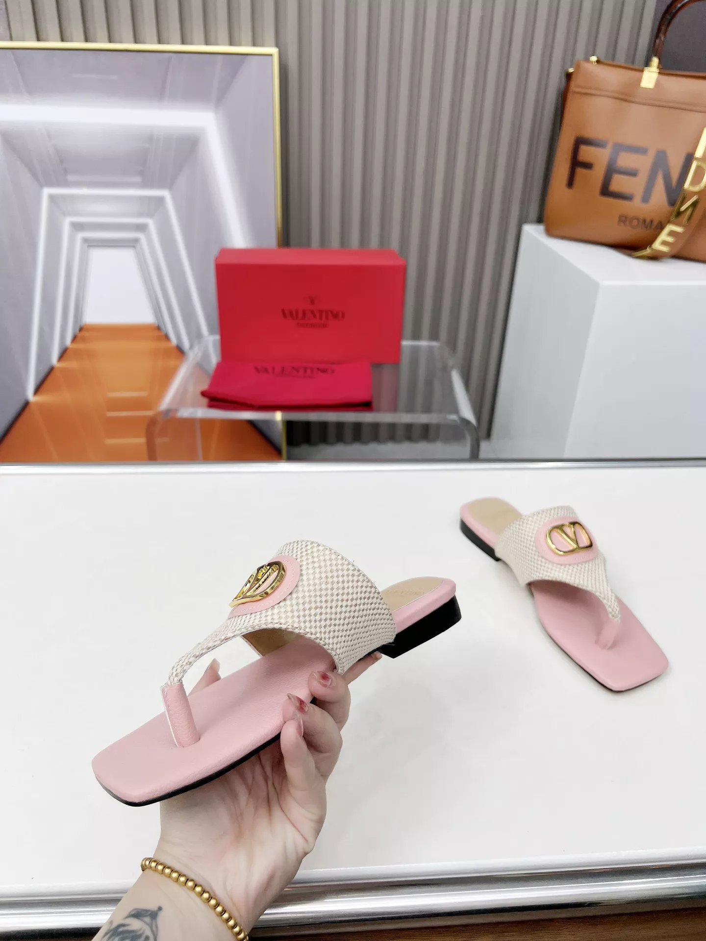HighQuality 1593 Valentino Slippers For Women