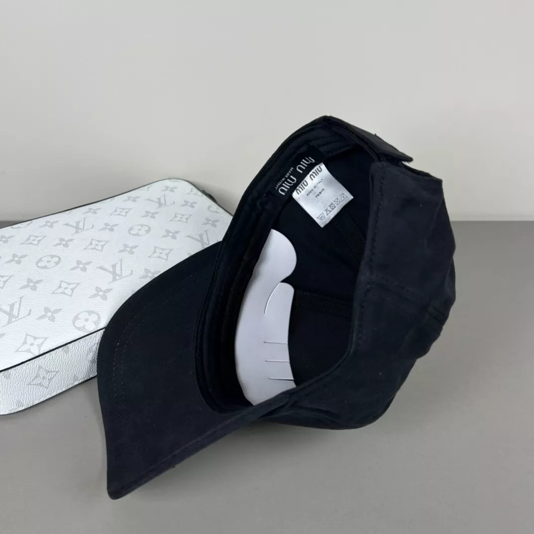 HighQuality 1652 MIU MIU Caps