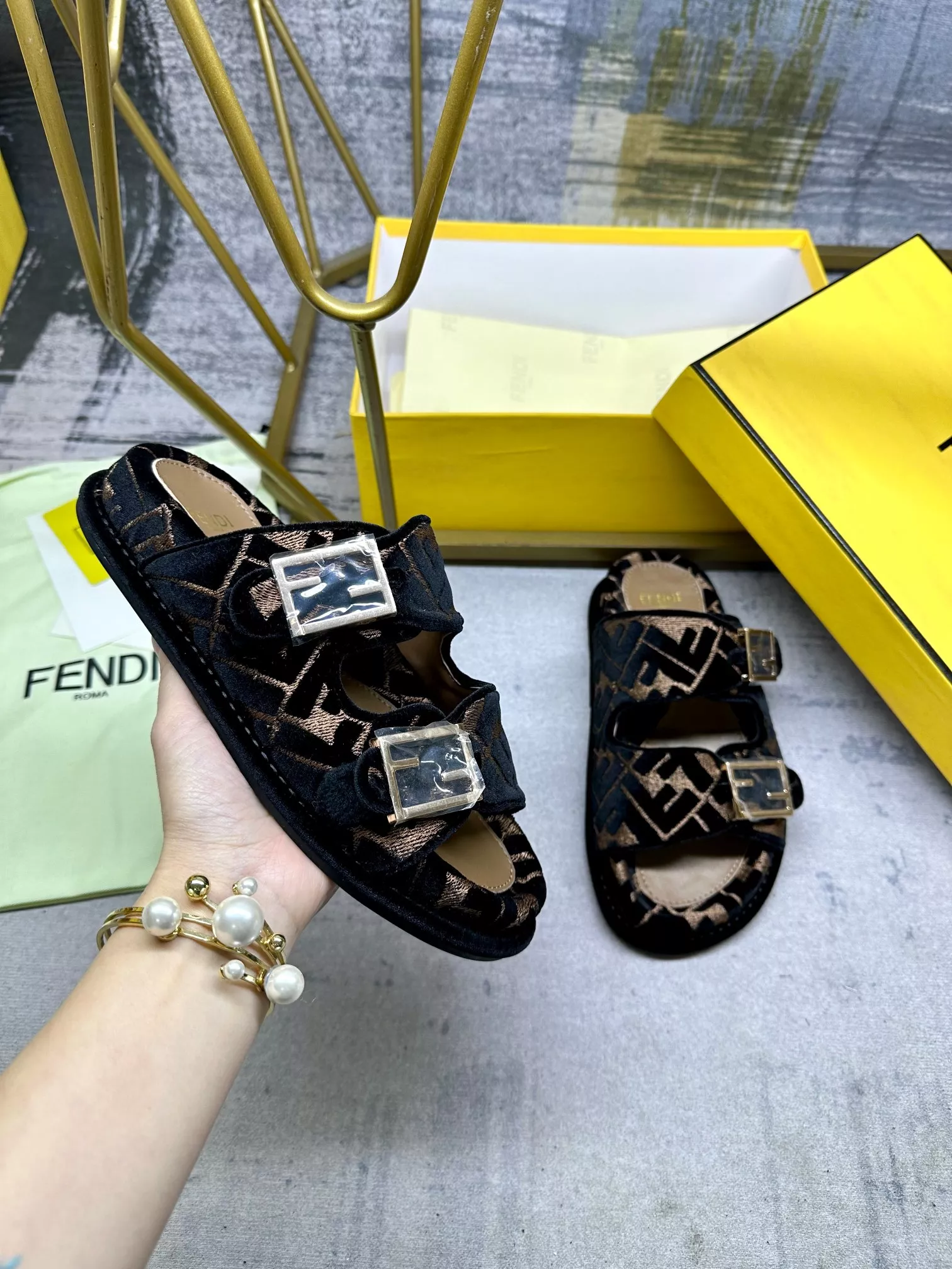 HighQuality 1684 Fendi Slippers For Women
