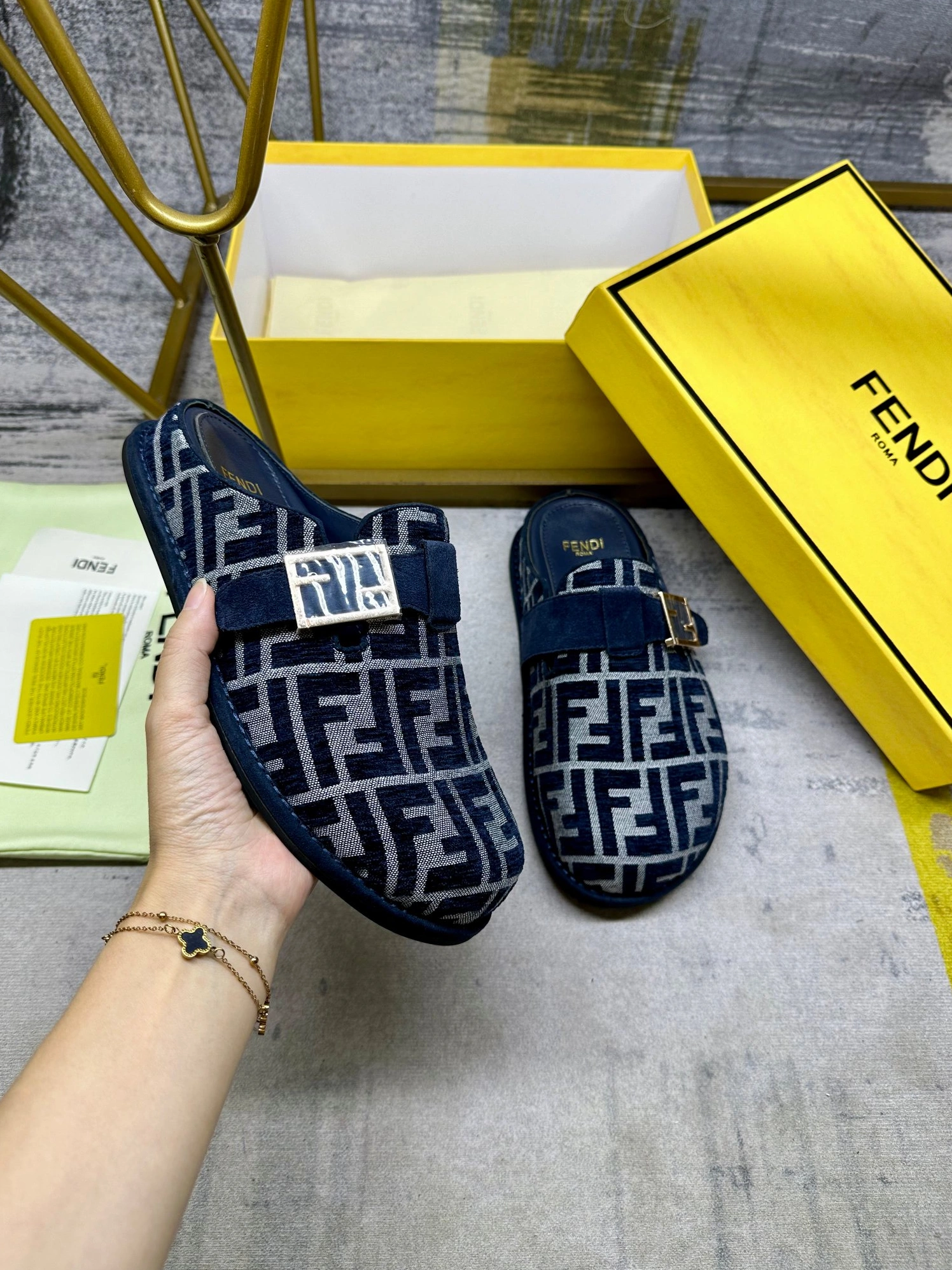HighQuality 194 Fendi Slippers For Men