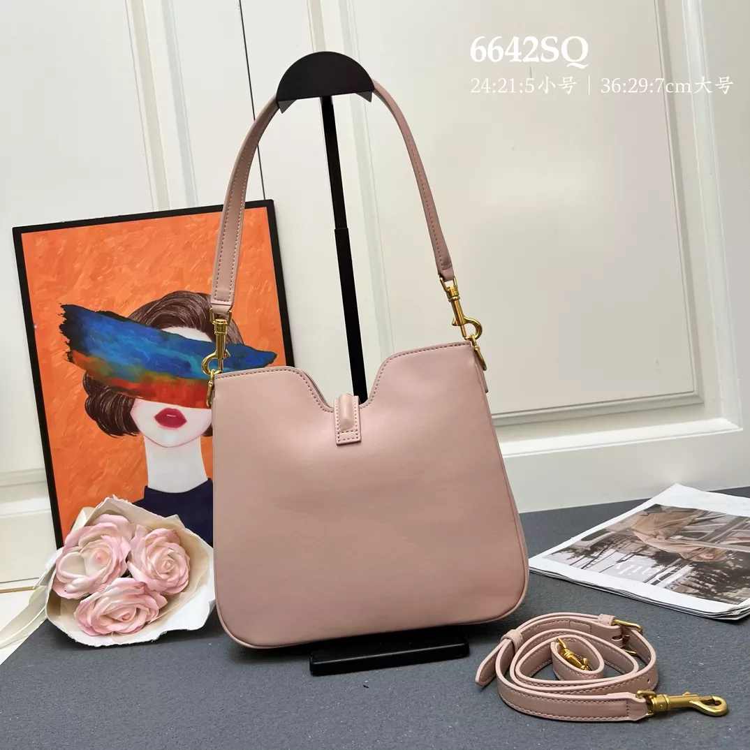 HighQuality 2000 Celine AAA Quality Shoulder Bags For Women