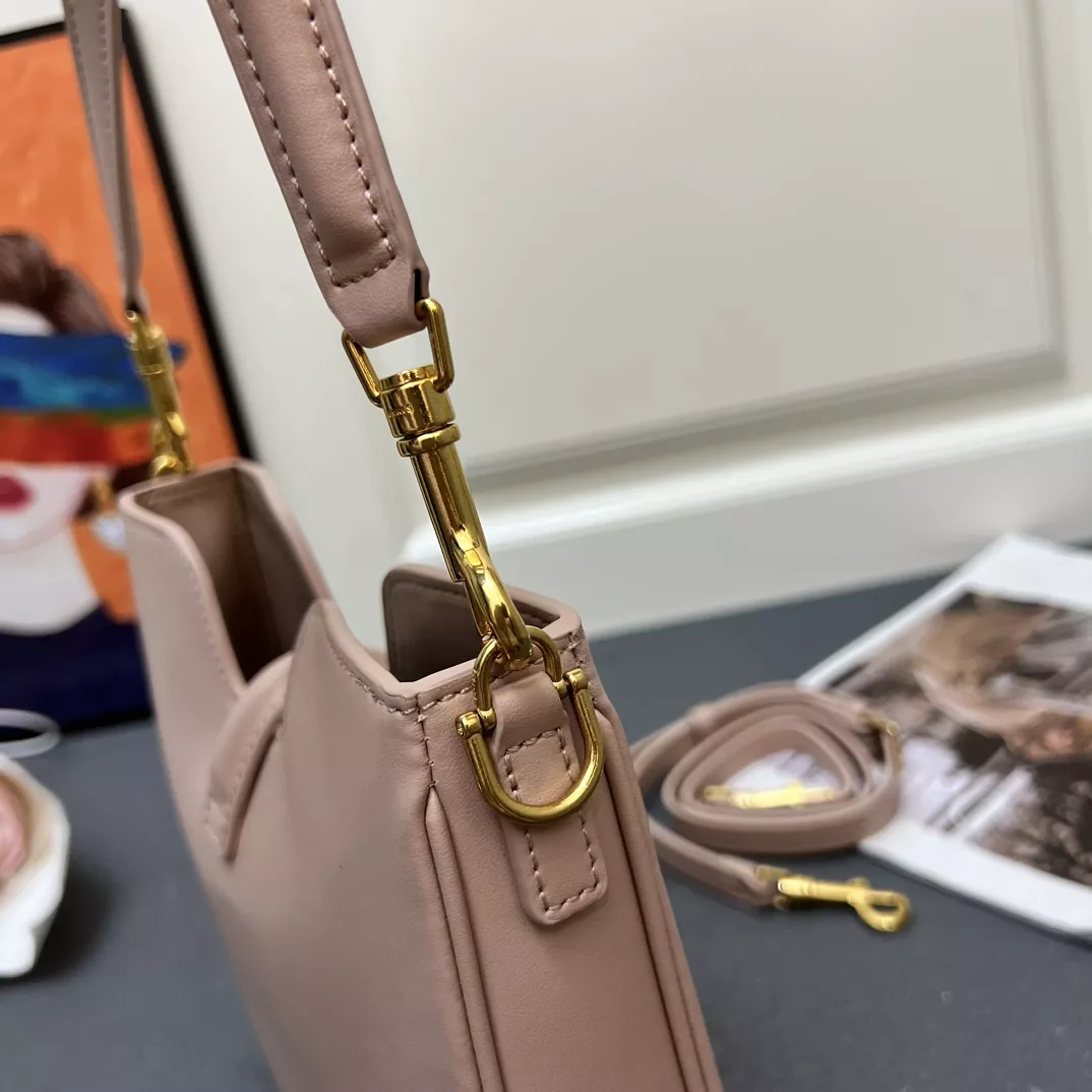 HighQuality 2000 Celine AAA Quality Shoulder Bags For Women