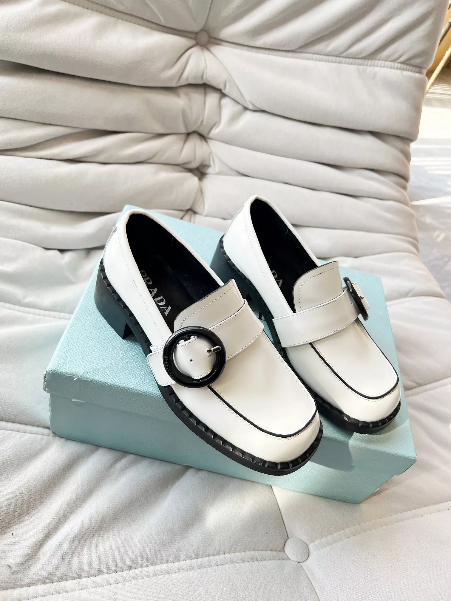 HighQuality 2427 Prada Leather Shoes For Women
