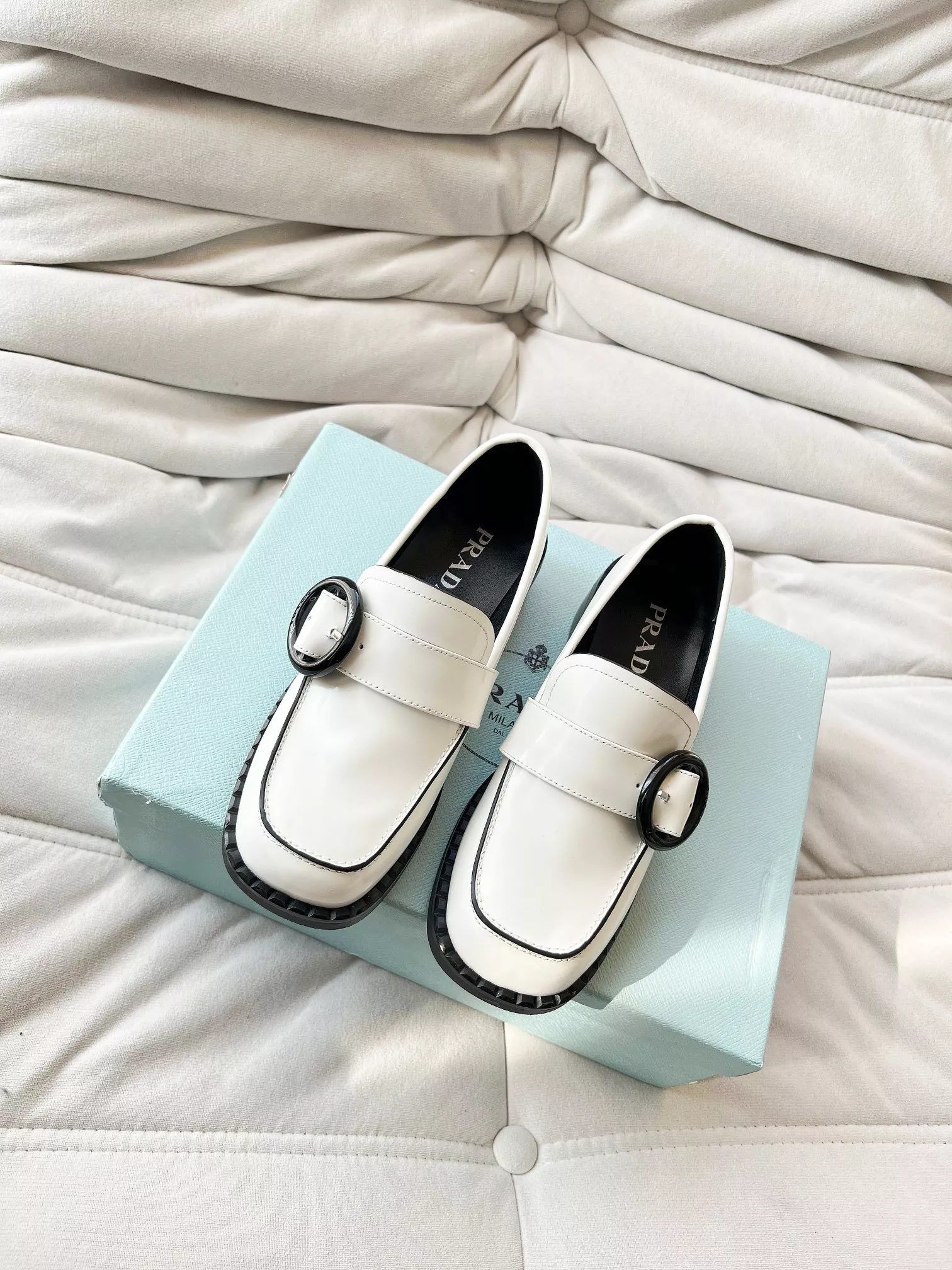 HighQuality 2427 Prada Leather Shoes For Women