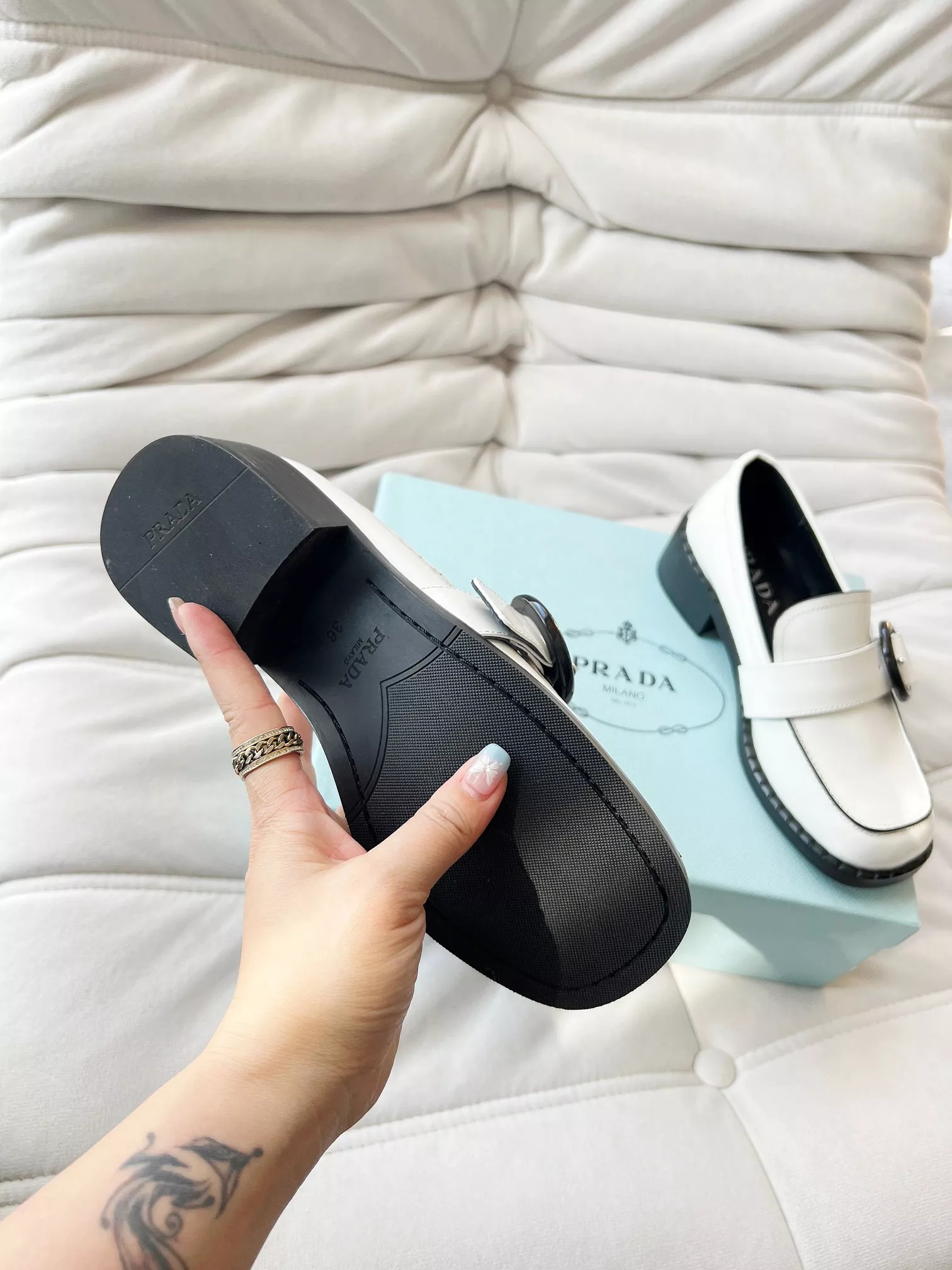 HighQuality 2427 Prada Leather Shoes For Women