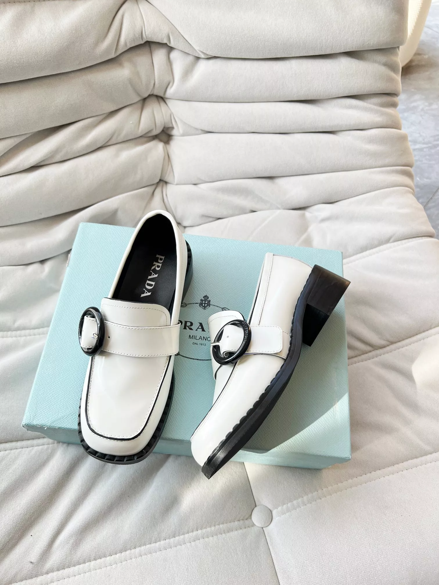 HighQuality 2427 Prada Leather Shoes For Women