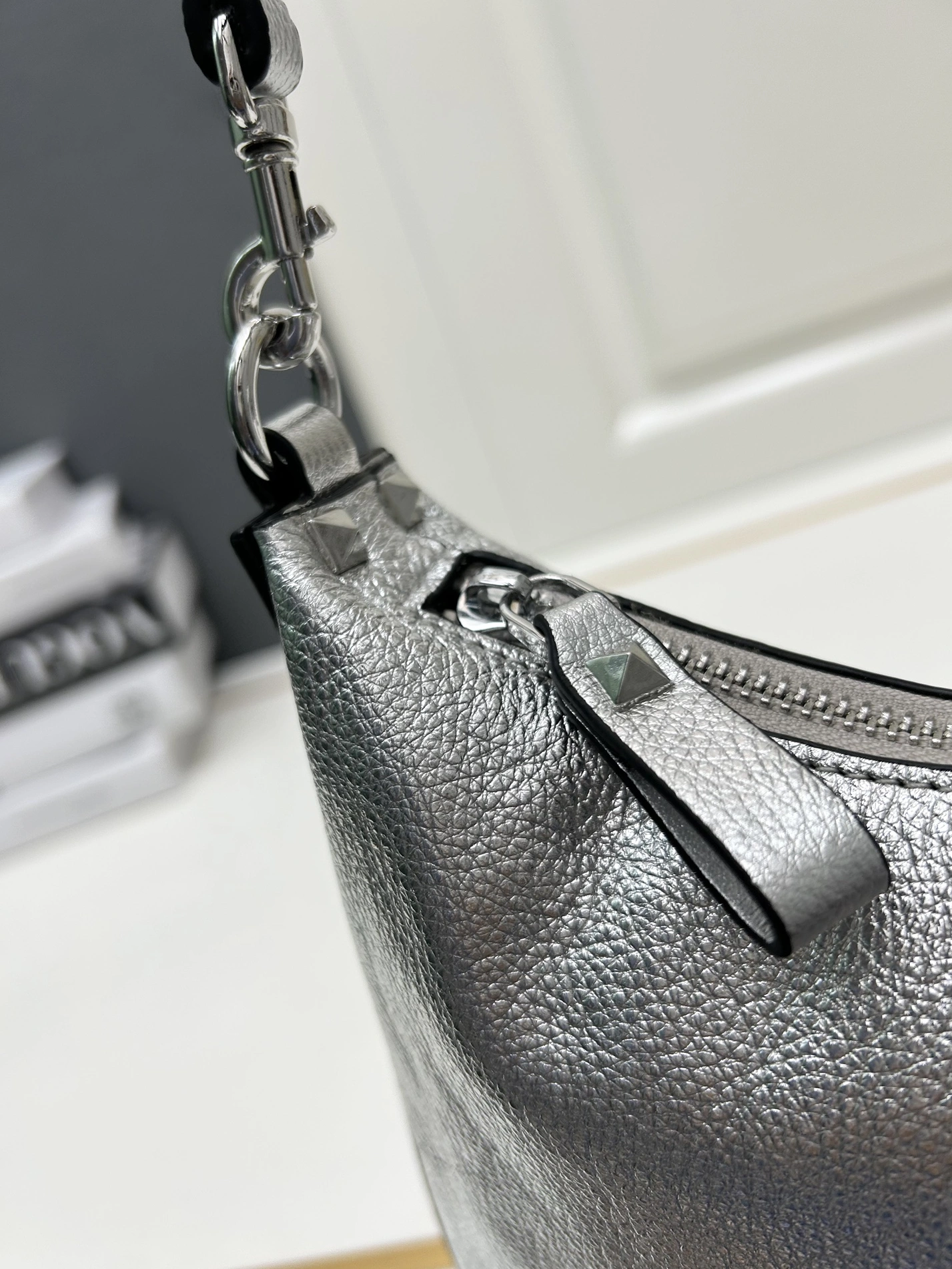 HighQuality 2695 Valentino AAA Quality Shoulder Bags For Women