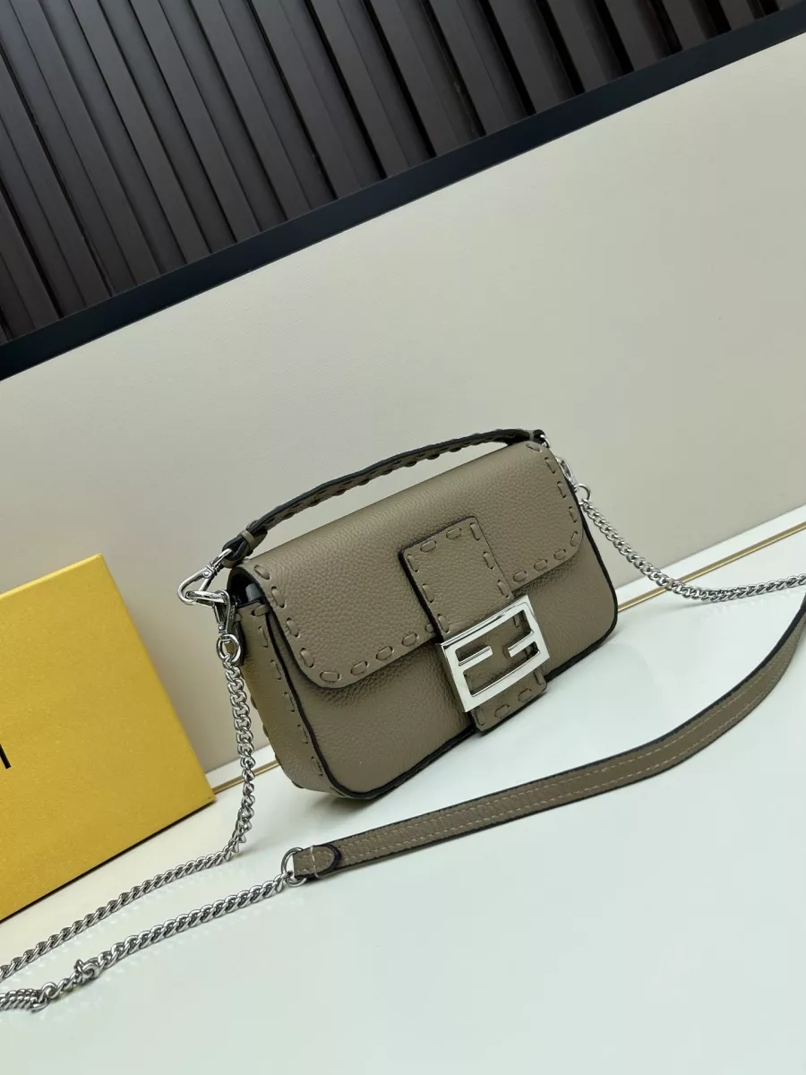 HighQuality 3699 Fendi AAA Quality Messenger Bags For Women