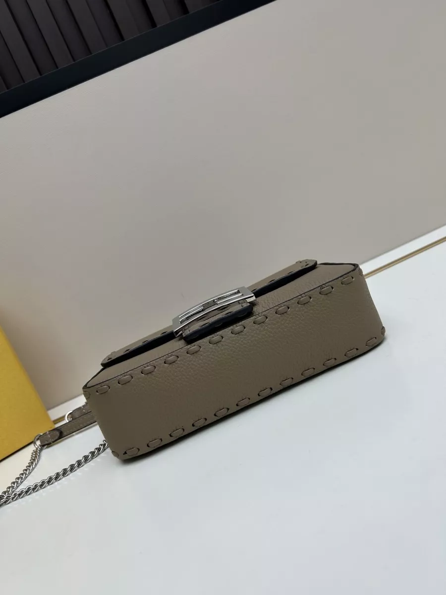 HighQuality 3699 Fendi AAA Quality Messenger Bags For Women