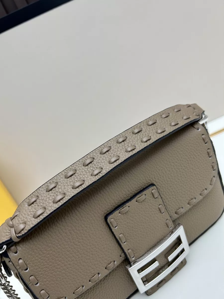 HighQuality 3699 Fendi AAA Quality Messenger Bags For Women