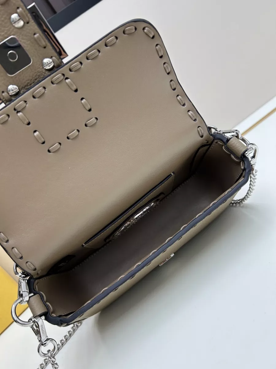 HighQuality 3699 Fendi AAA Quality Messenger Bags For Women