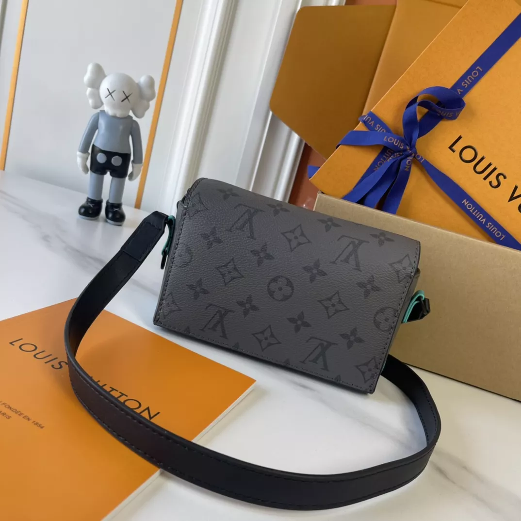 HighQuality 3815 Louis Vuitton AAA Quality Messenger Bags For Unisex