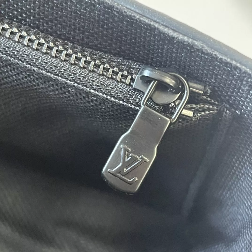 HighQuality 3815 Louis Vuitton AAA Quality Messenger Bags For Unisex