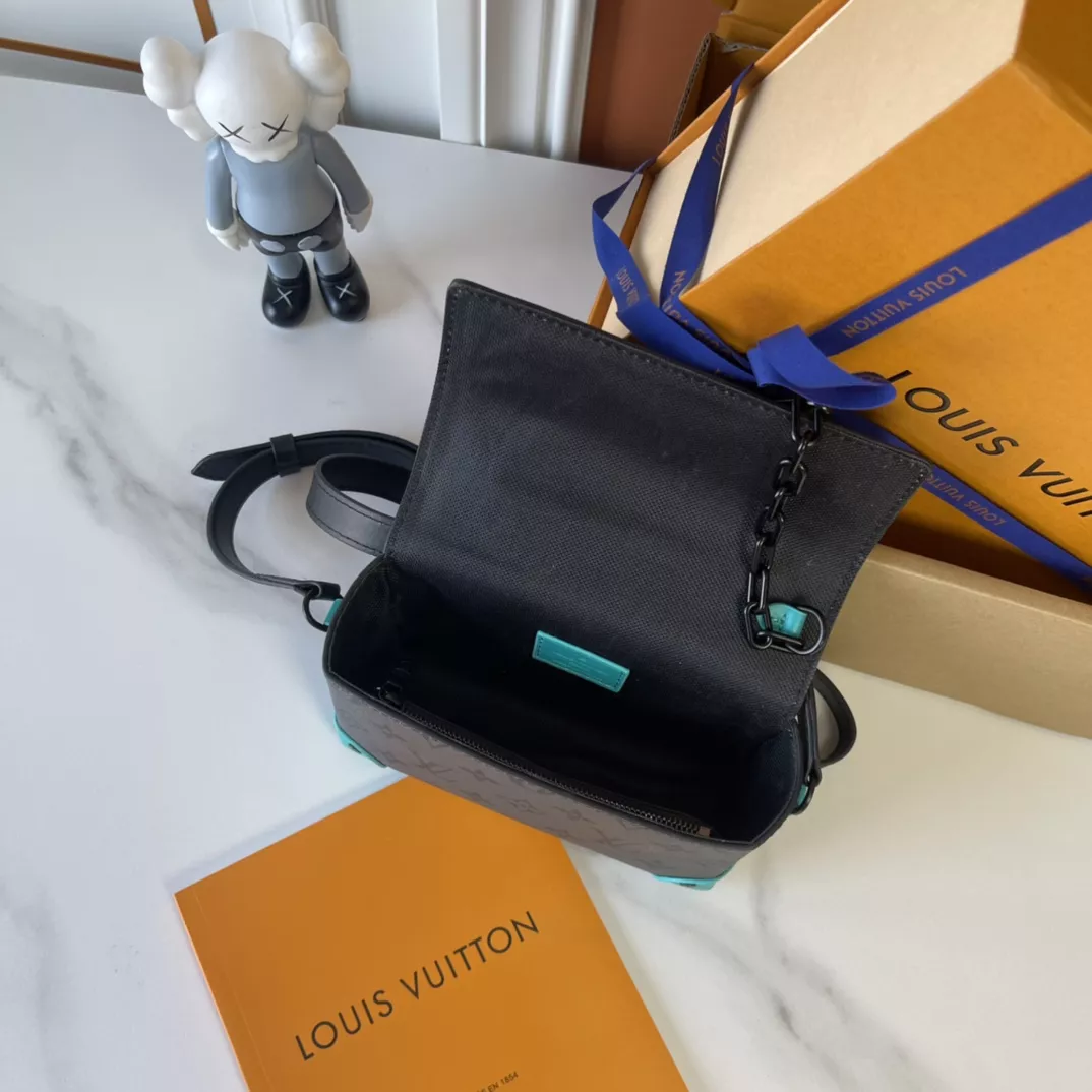 HighQuality 3815 Louis Vuitton AAA Quality Messenger Bags For Unisex