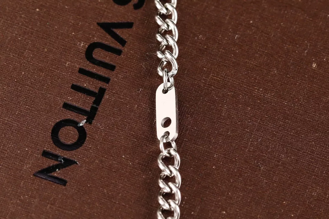 HighQuality 3930 Louis Vuitton Necklaces