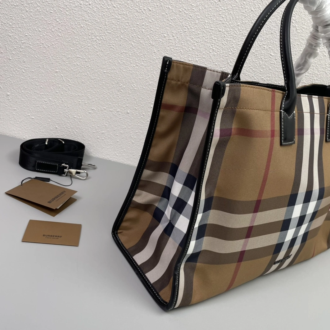 HighQuality 4077 Burberry AAA Quality Handbags For Women