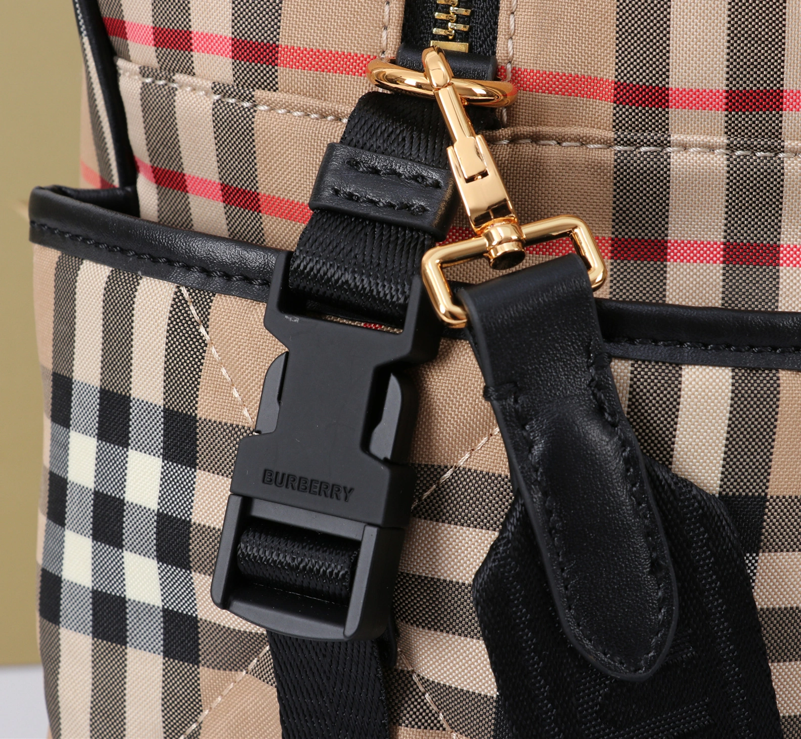 HighQuality 4670 Burberry AAA Quality Handbags For Unisex