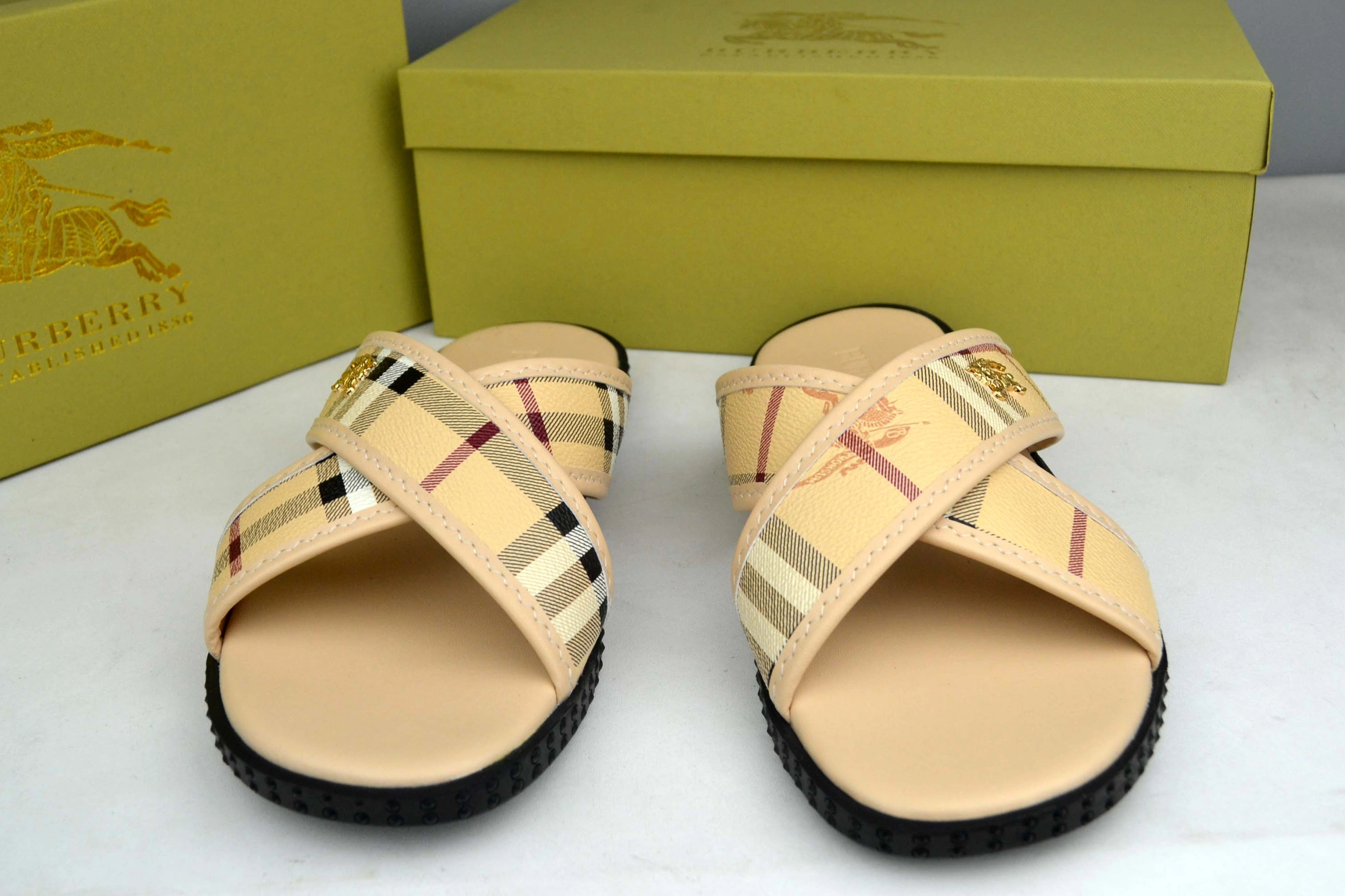HighQuality 5109 Burberry Slippers For Men