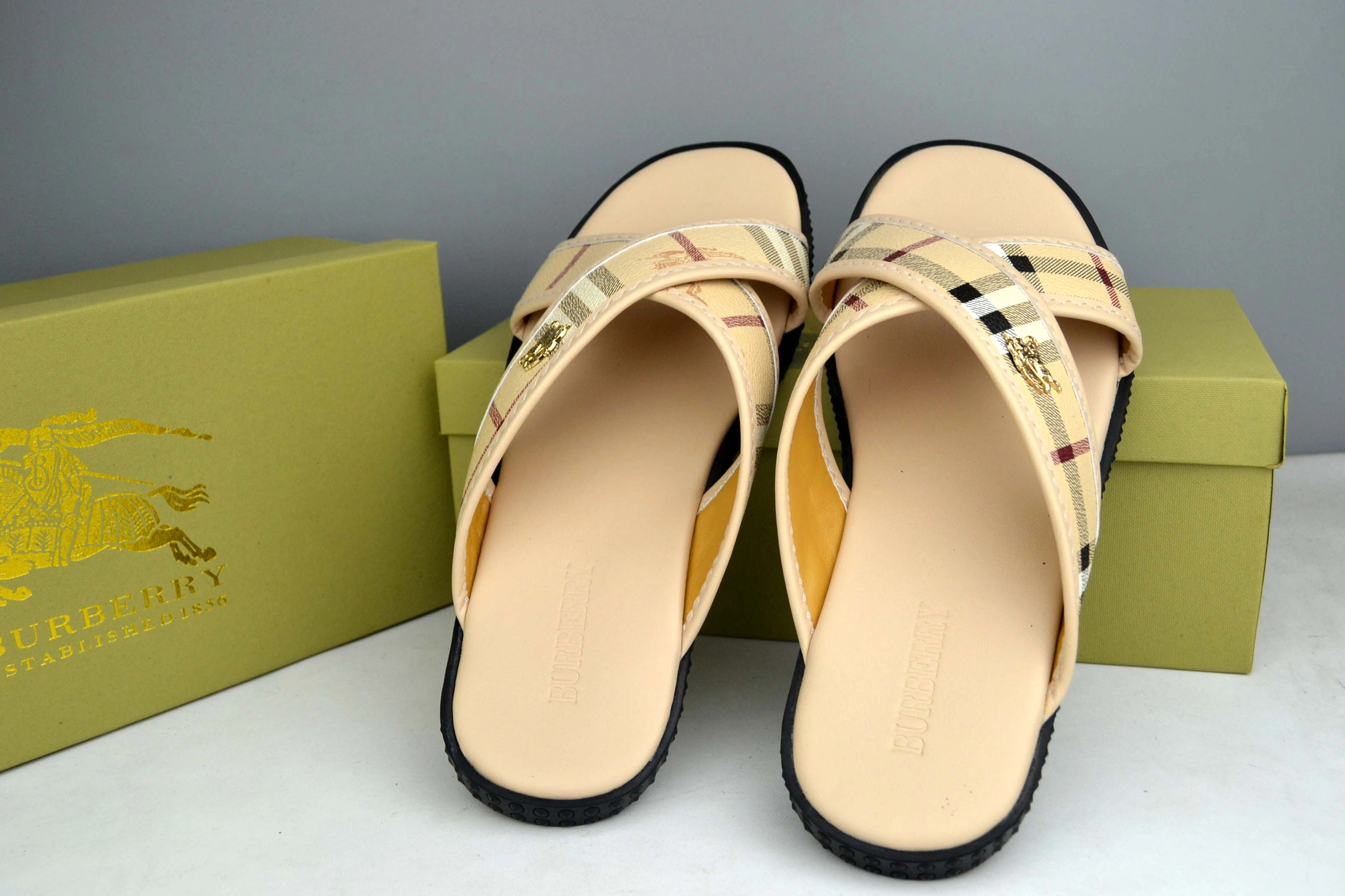 HighQuality 5109 Burberry Slippers For Men