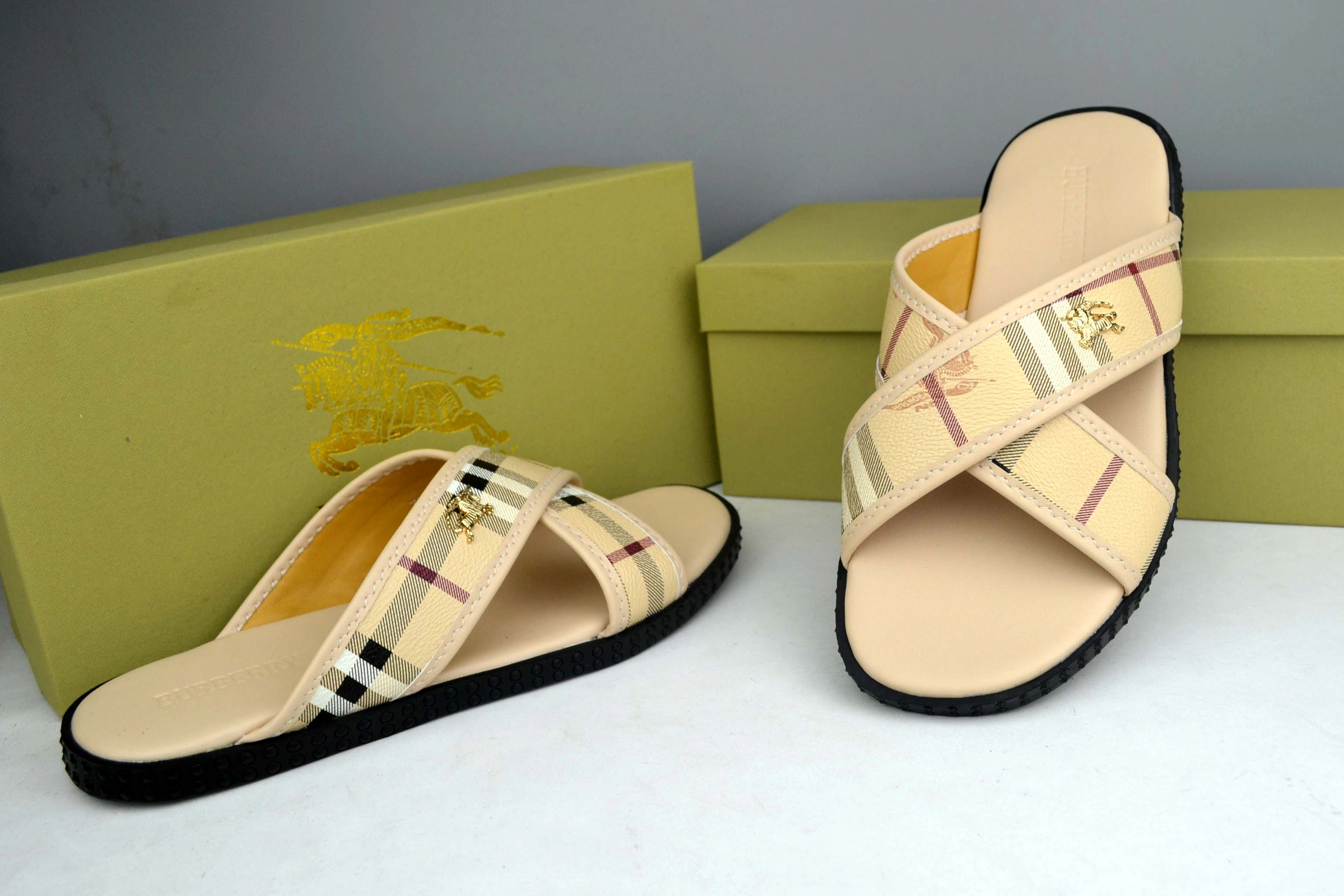 HighQuality 5109 Burberry Slippers For Men