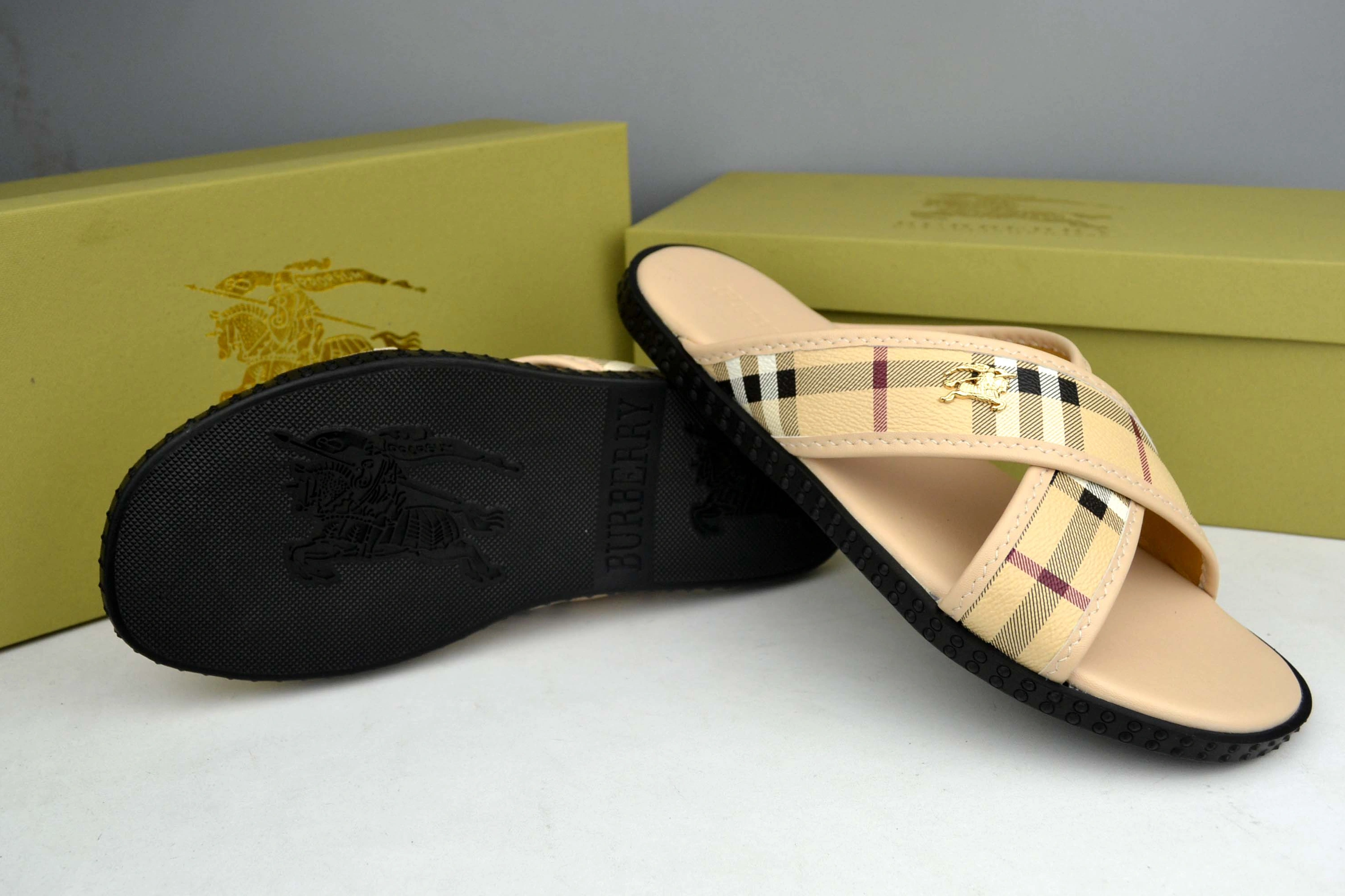 HighQuality 5109 Burberry Slippers For Men