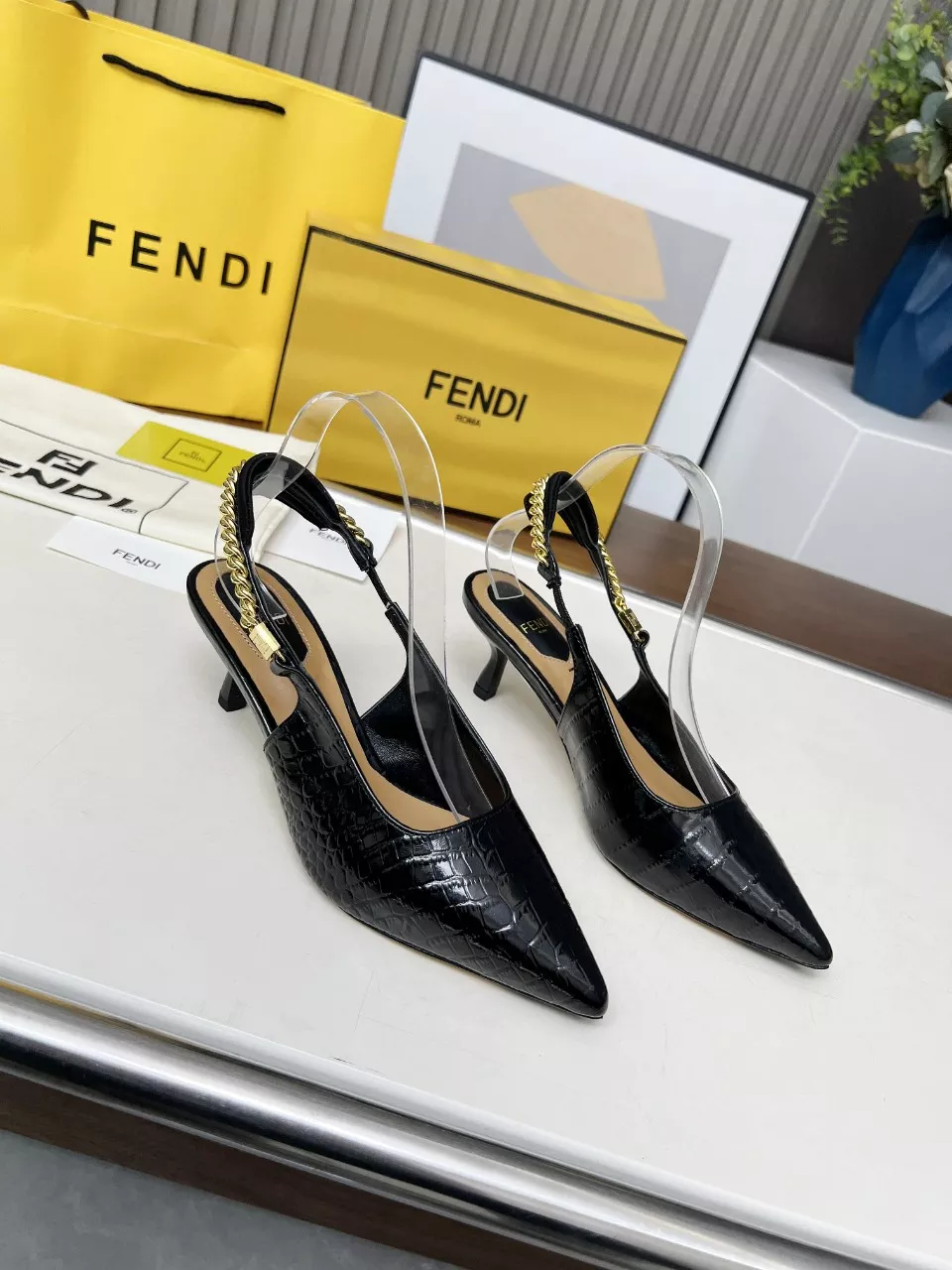 HighQuality 569 Fendi Sandal For Women