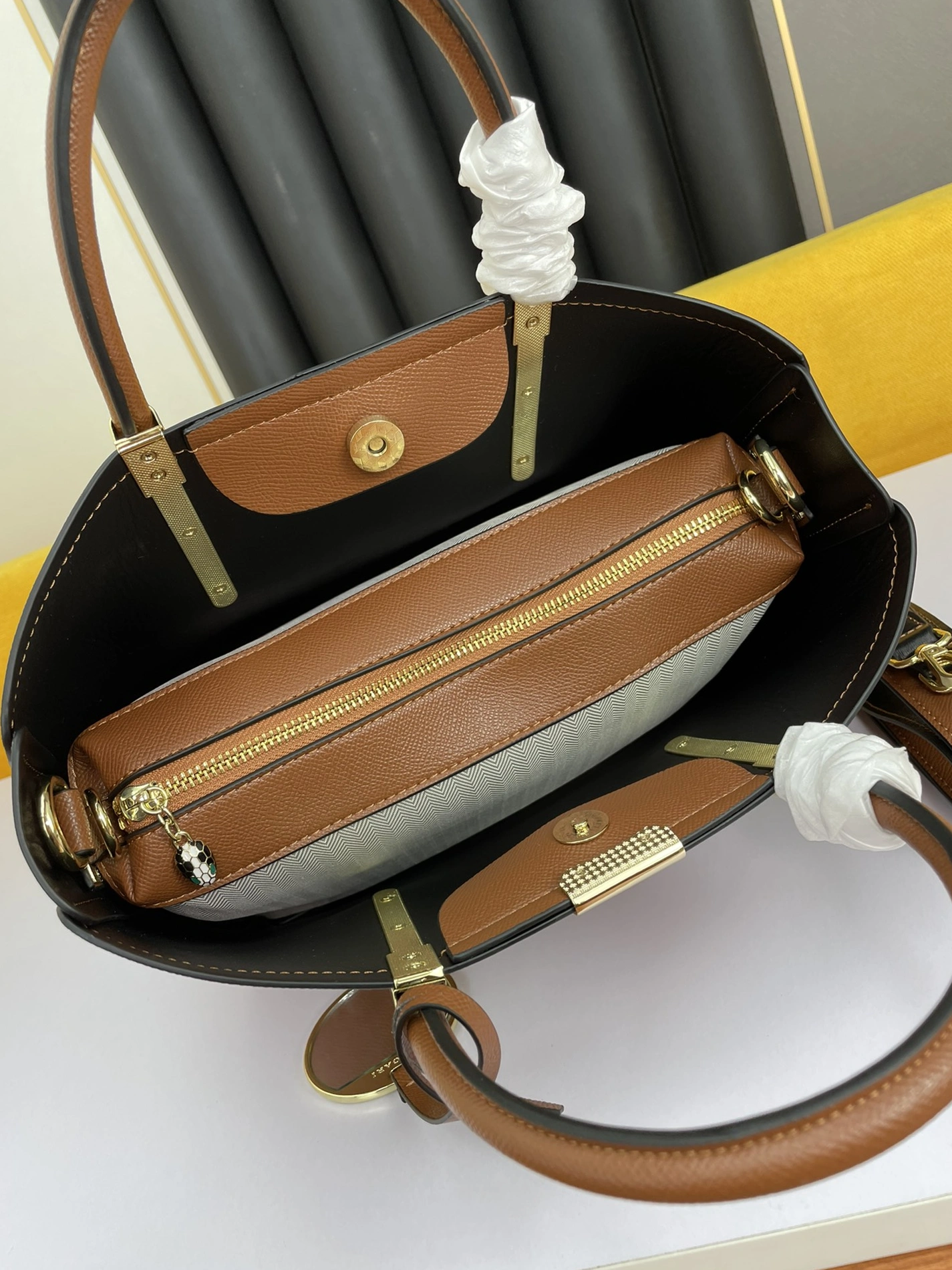 HighQuality 6419 Bvlgari AAA Quality Handbags For Women