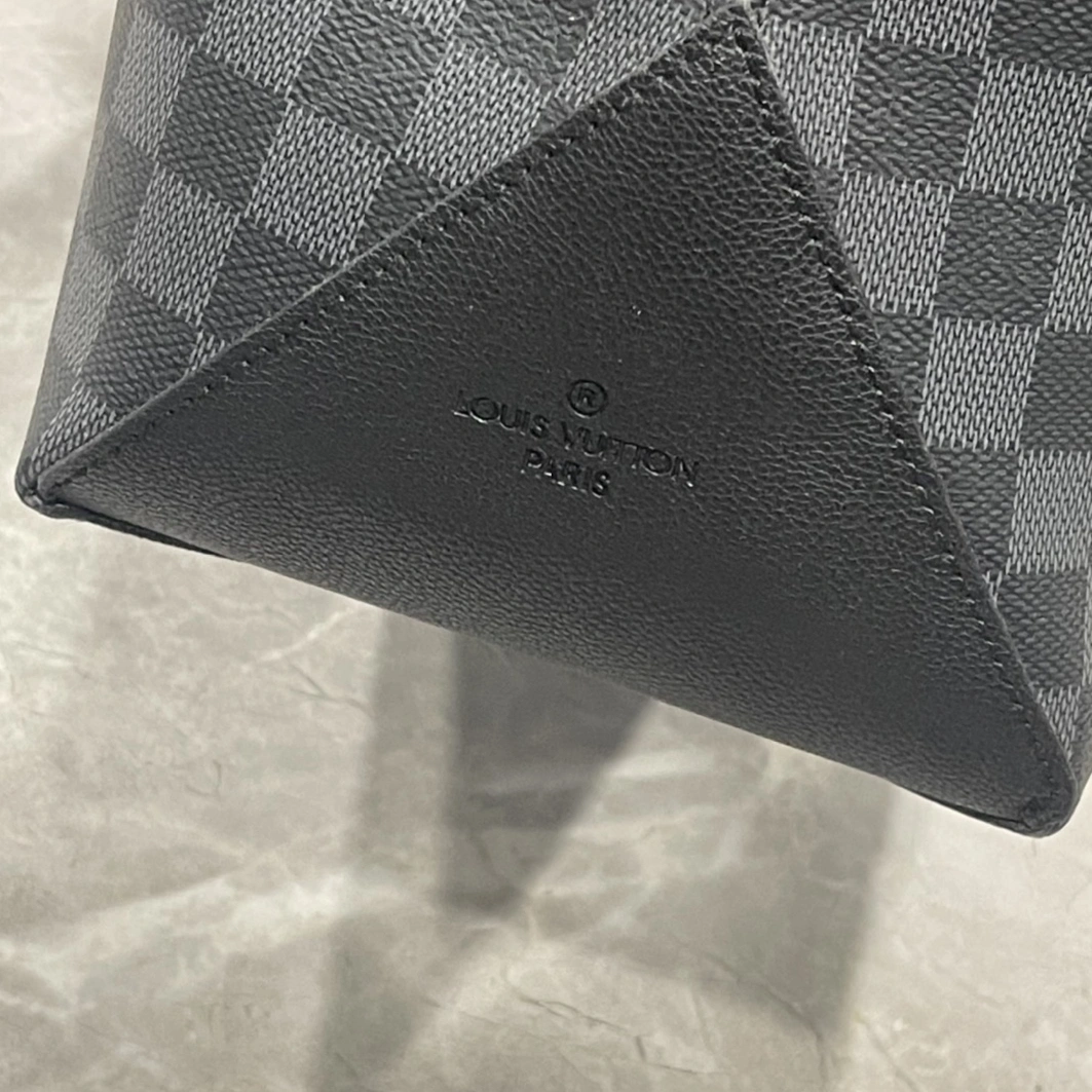 HighQuality 7369 Louis Vuitton AAA Man Handbags