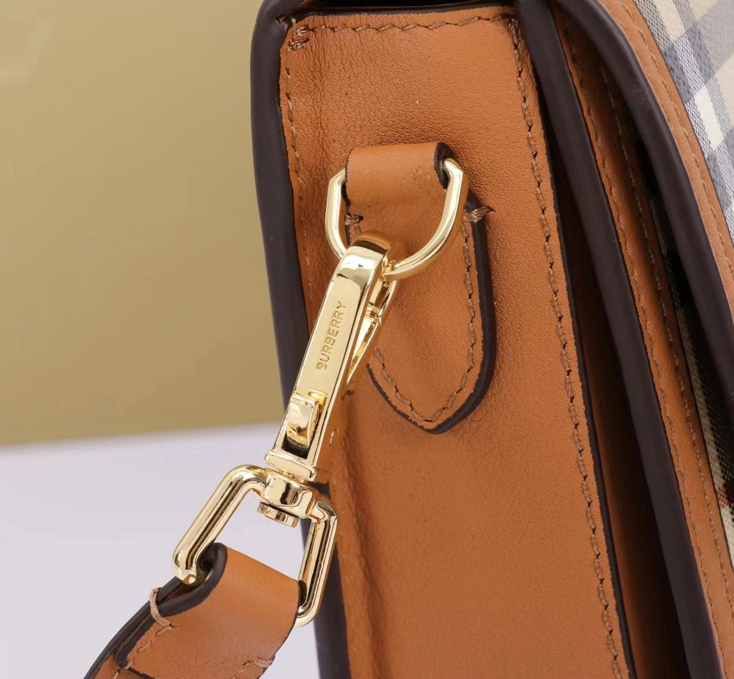 HighQuality 7637 Burberry AAA Quality Messenger Bags For Women