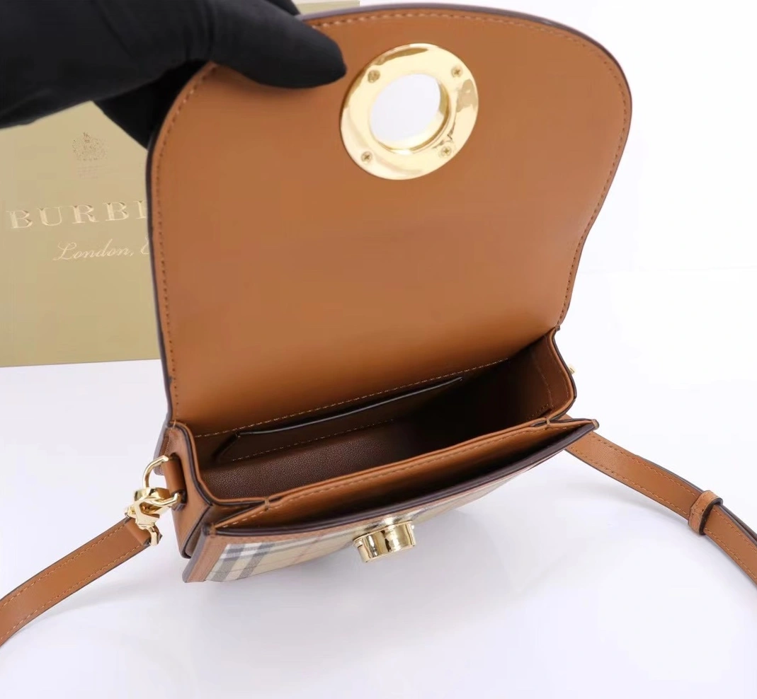 HighQuality 7637 Burberry AAA Quality Messenger Bags For Women