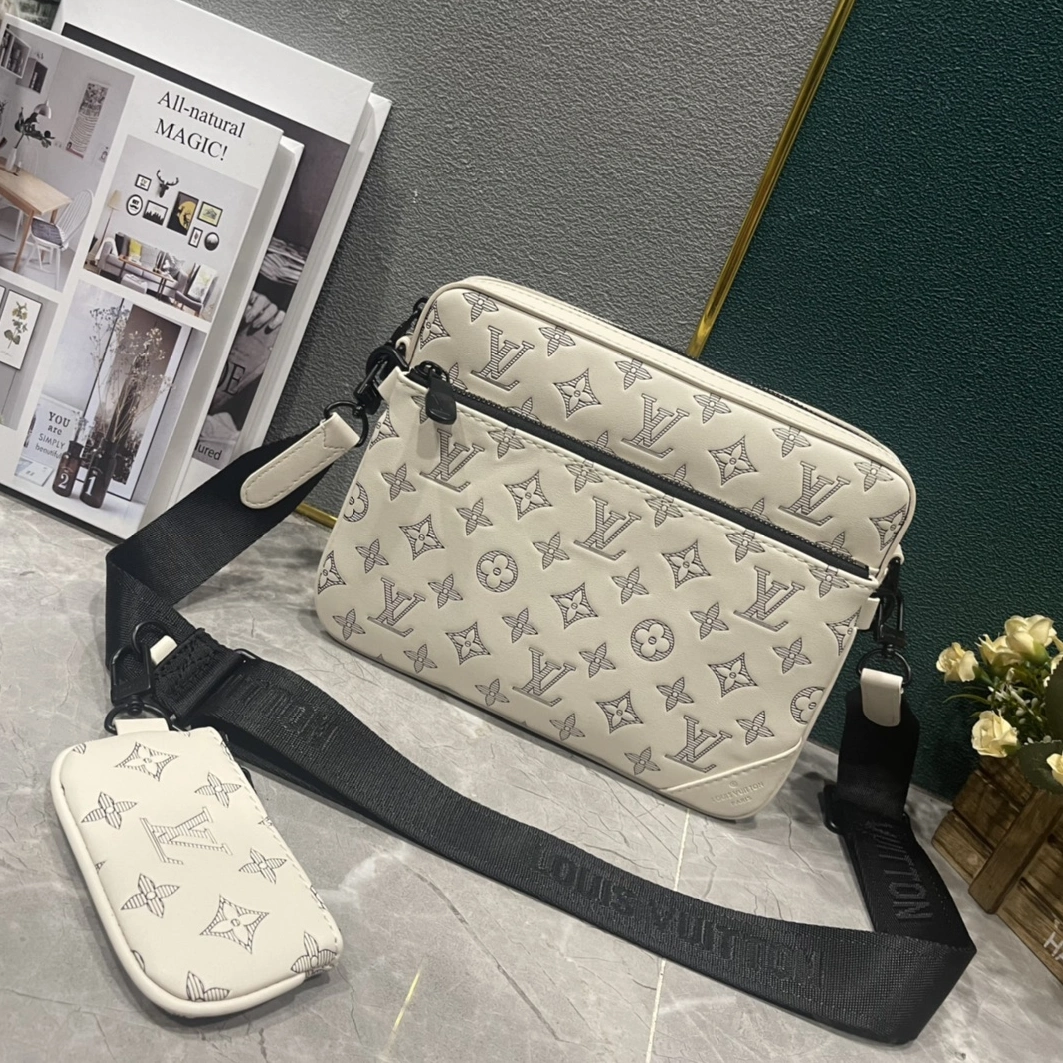 HighQuality 7838 Louis Vuitton AAA Man Messenger Bags