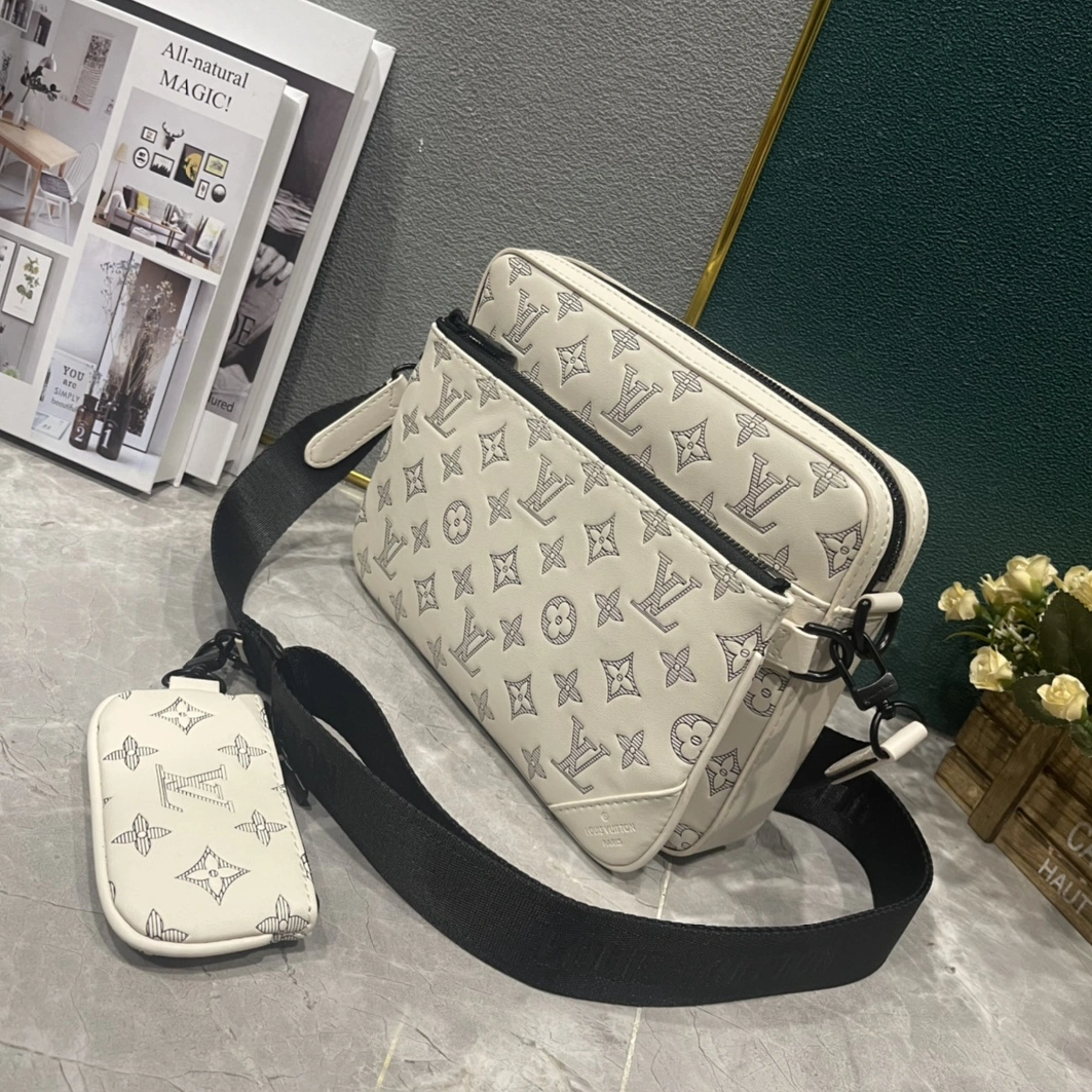 HighQuality 7838 Louis Vuitton AAA Man Messenger Bags