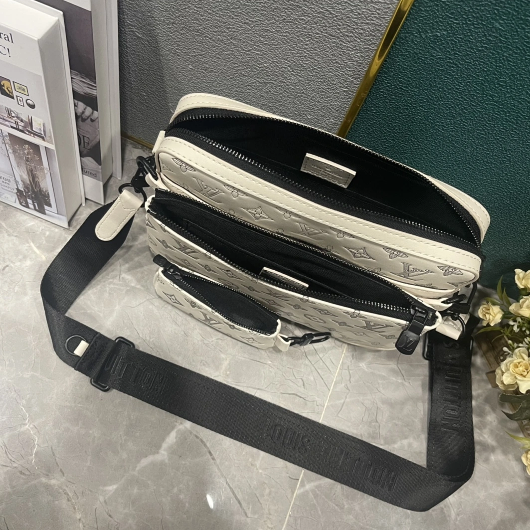 HighQuality 7838 Louis Vuitton AAA Man Messenger Bags