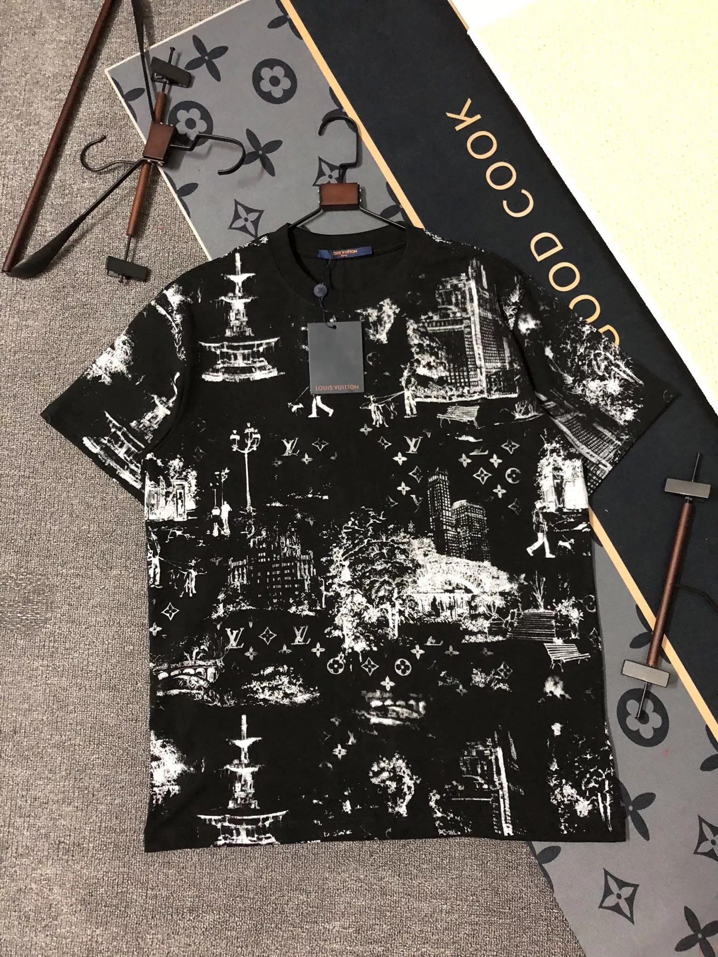 HighQuality 7887 Louis Vuitton LV T-Shirts Short Sleeved For Unisex