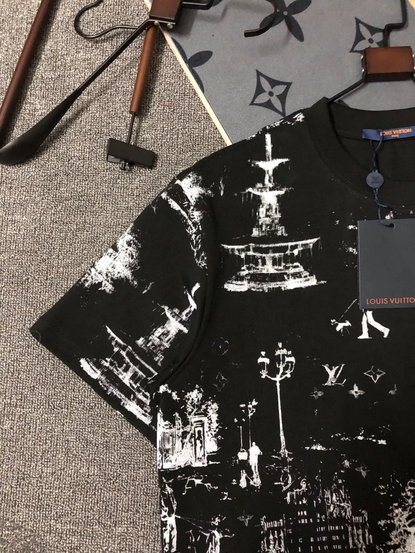 HighQuality 7887 Louis Vuitton LV T-Shirts Short Sleeved For Unisex