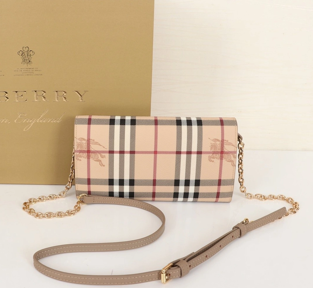 HighQuality 7988 Burberry AAA Messenger Bags For Women