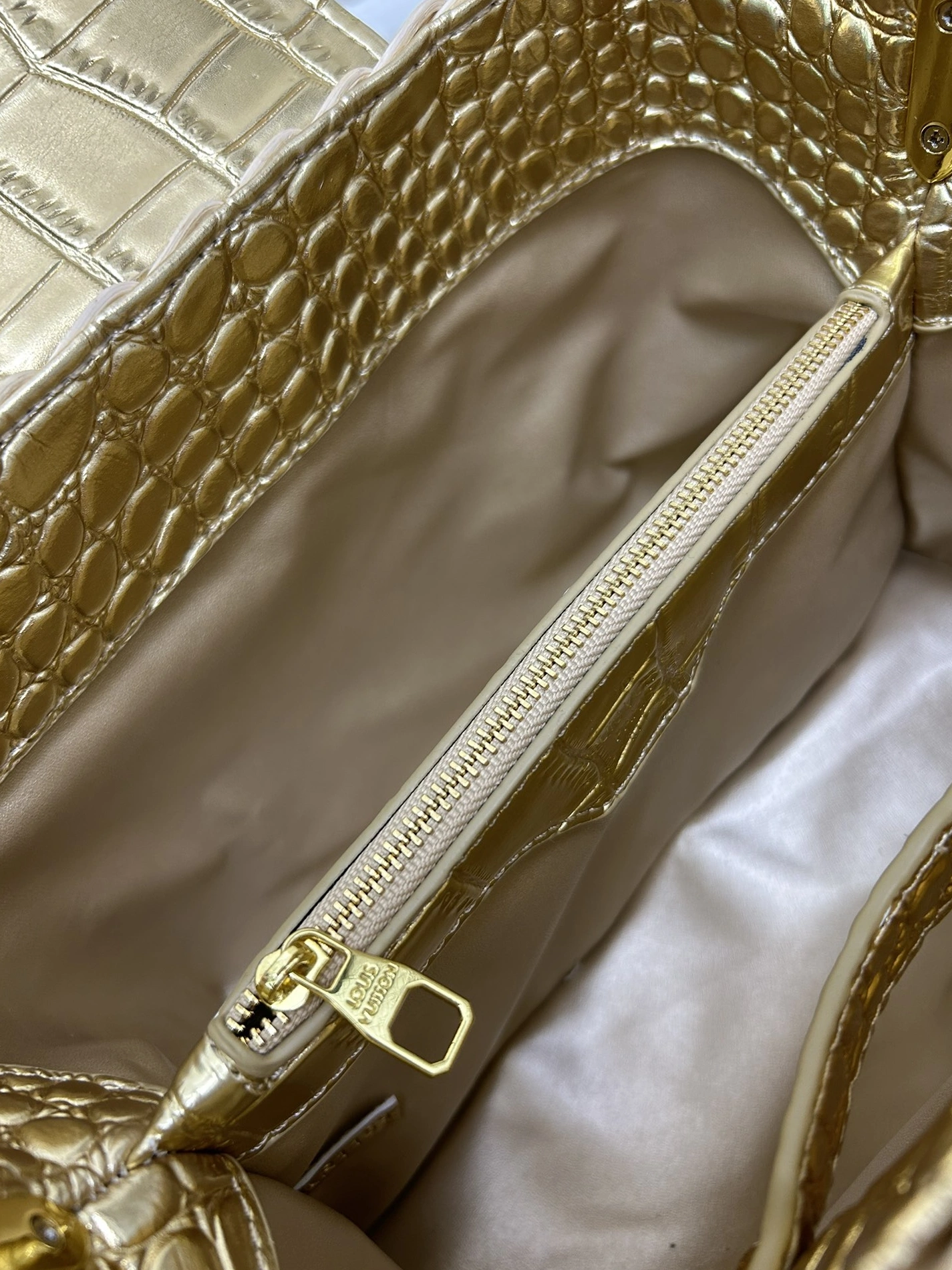 HighQuality 9010 Louis Vuitton AAA Quality Handbags For Women