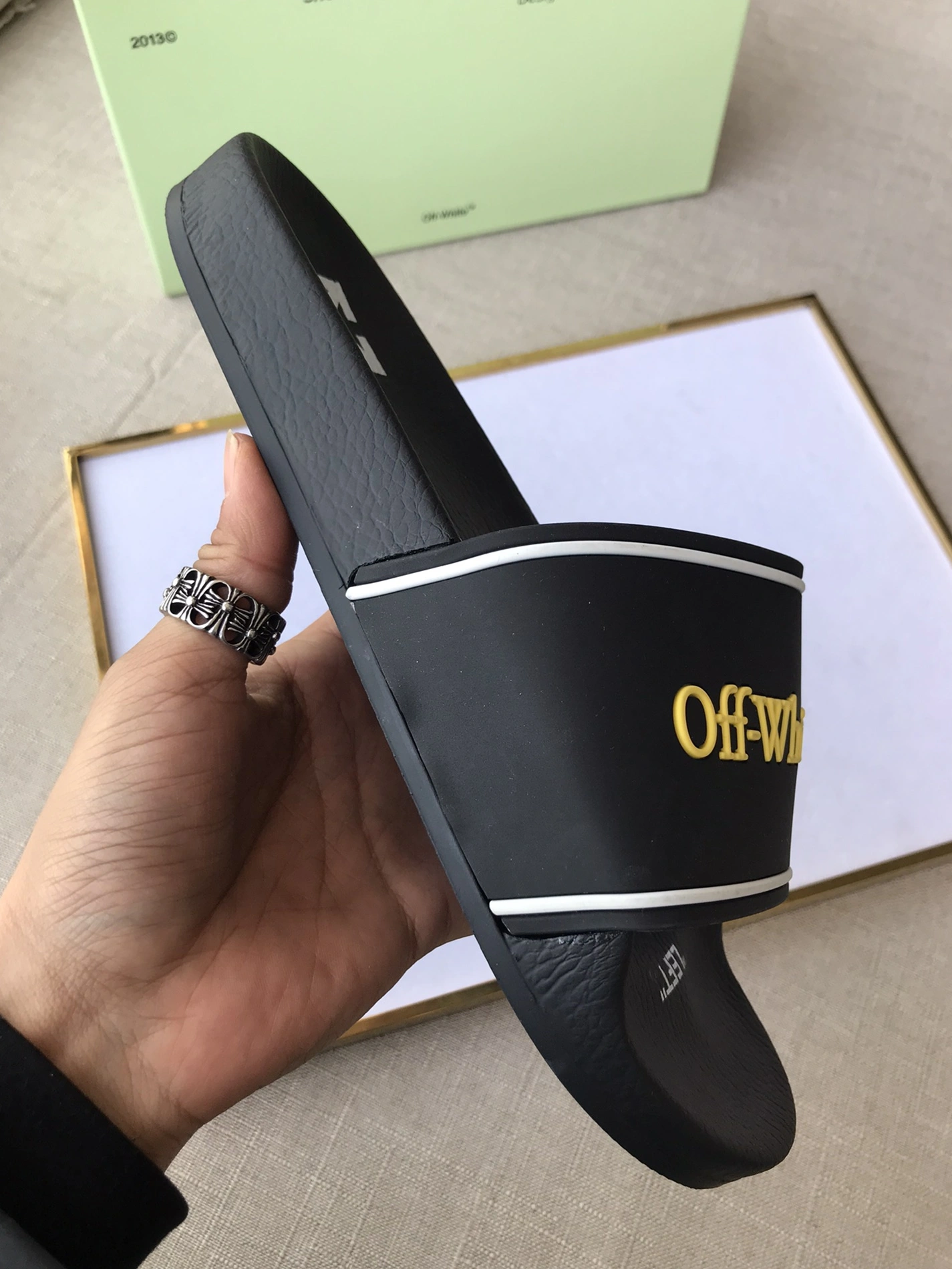 HighQuality 9105 Off-White Slippers For Men