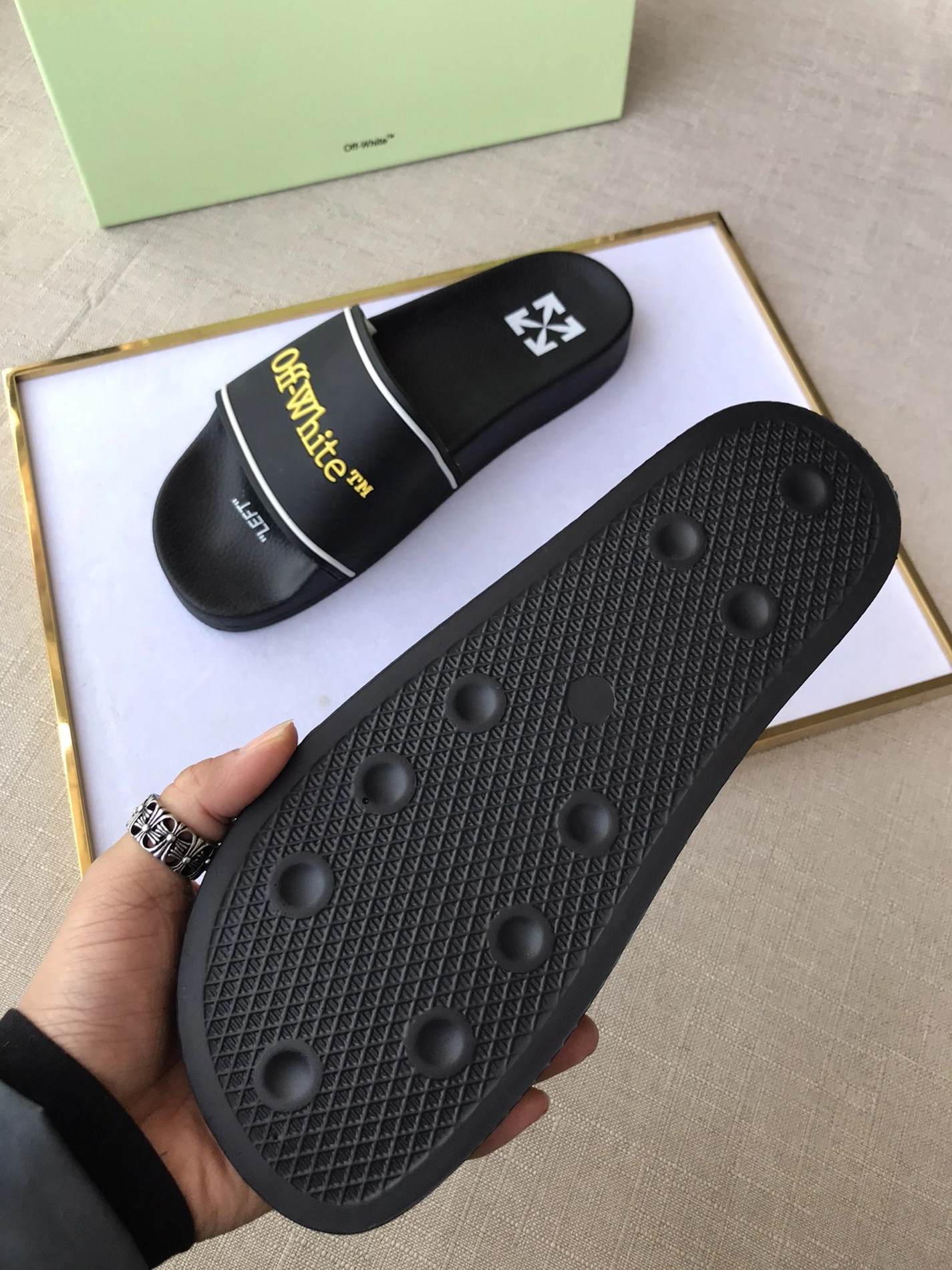 HighQuality 9105 Off-White Slippers For Men