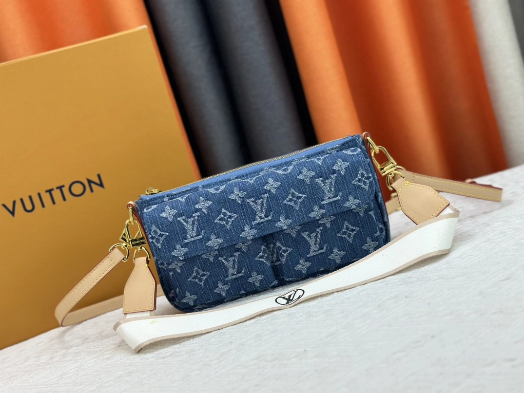 HighQuality 9108 Louis Vuitton AAA Quality Messenger Bags For Unisex