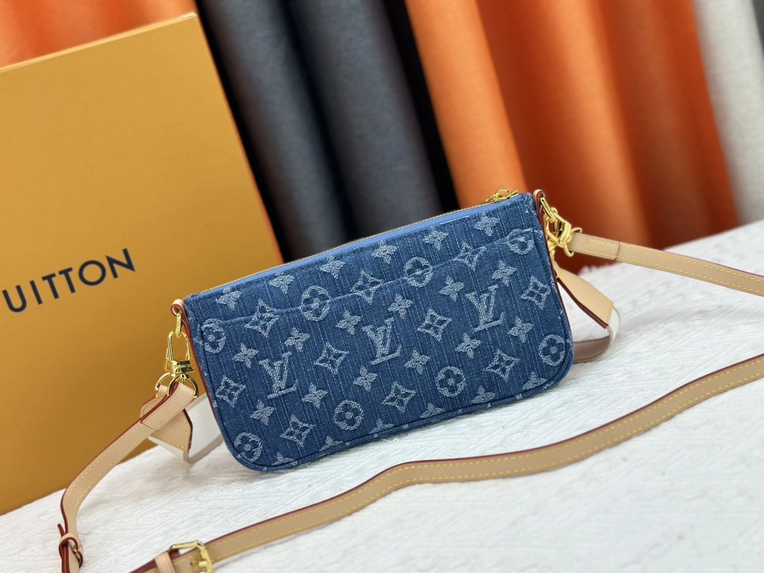 HighQuality 9108 Louis Vuitton AAA Quality Messenger Bags For Unisex