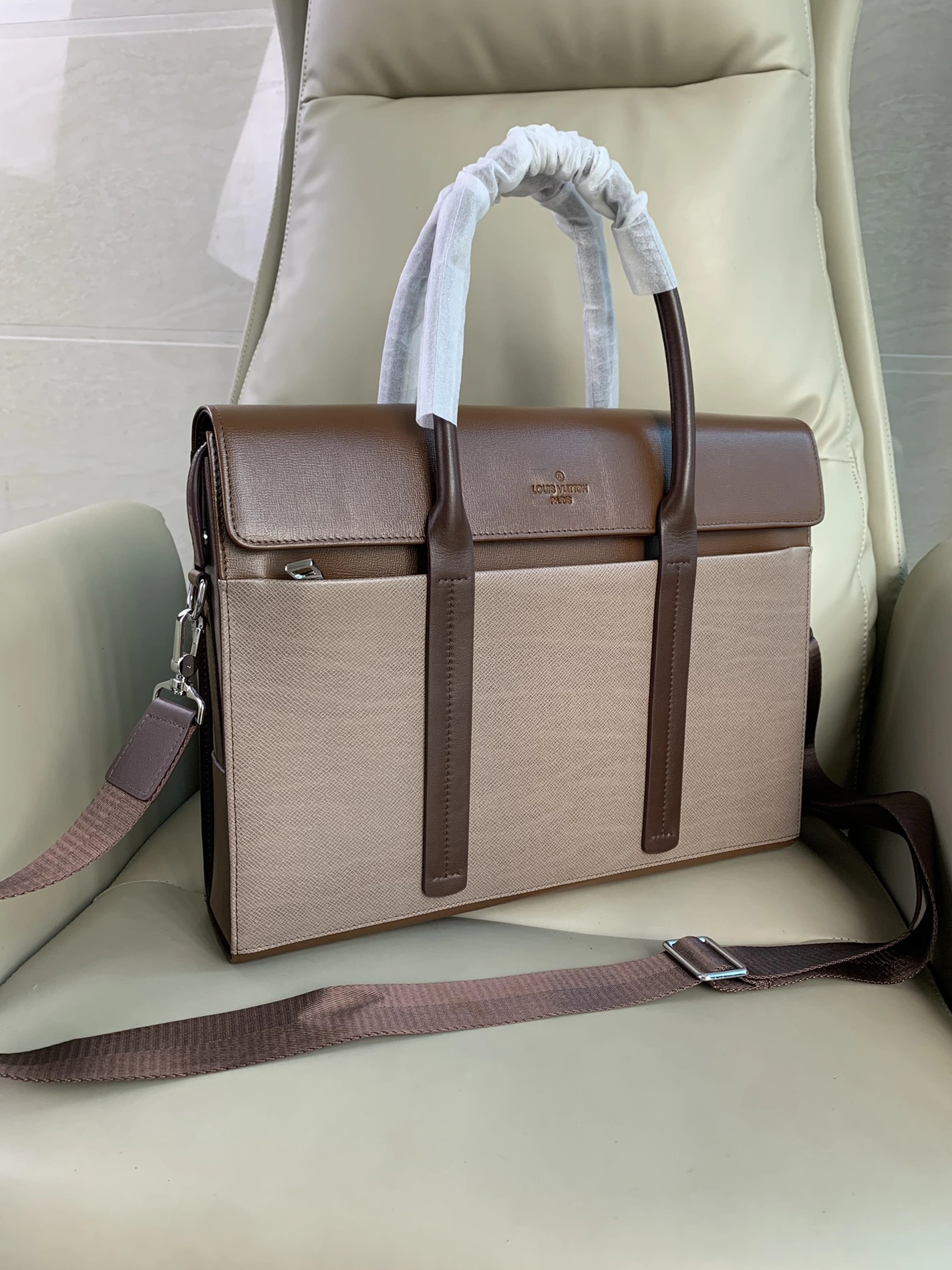 HighQuality 9290 Louis Vuitton AAA Man Handbags
