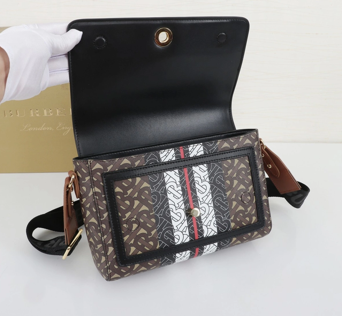 HighQuality 9872 Burberry AAA Messenger Bags For Women