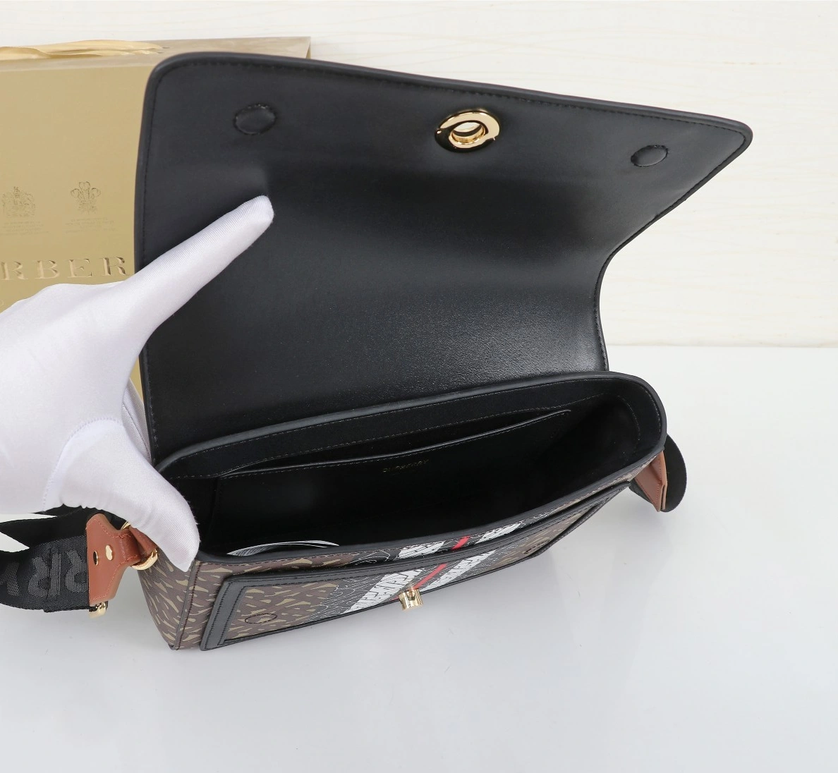 HighQuality 9872 Burberry AAA Messenger Bags For Women
